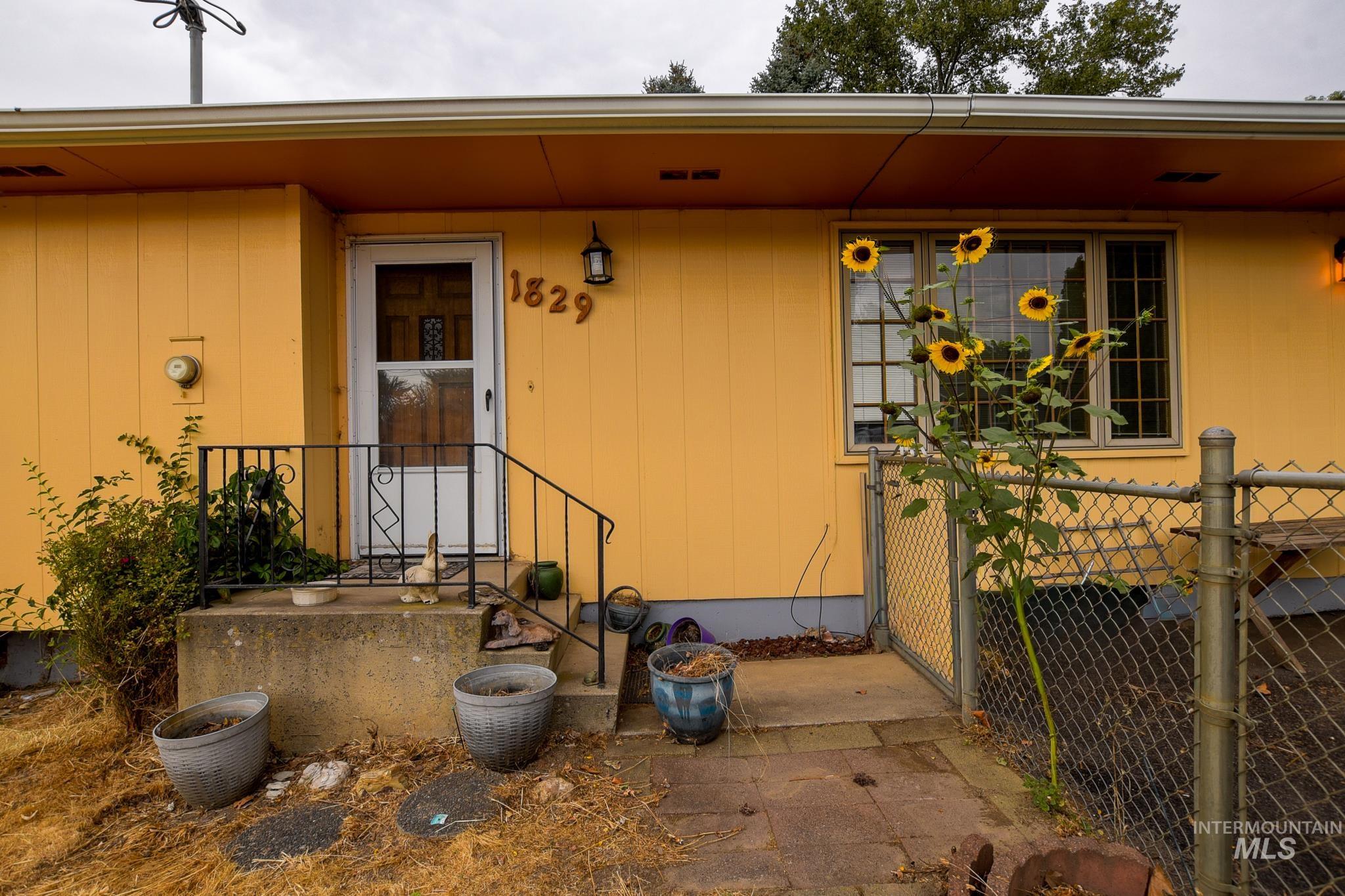 1829 Powers Ave., Lewiston, Idaho 83501, 3 Bedrooms, 2 Bathrooms, Residential For Sale, Price $319,000,MLS 98999611