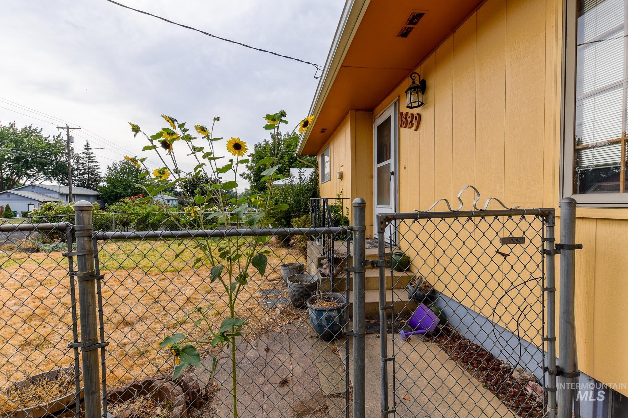 1829 Powers Ave., Lewiston, Idaho 83501, 3 Bedrooms, 2 Bathrooms, Residential For Sale, Price $319,000,MLS 98999611