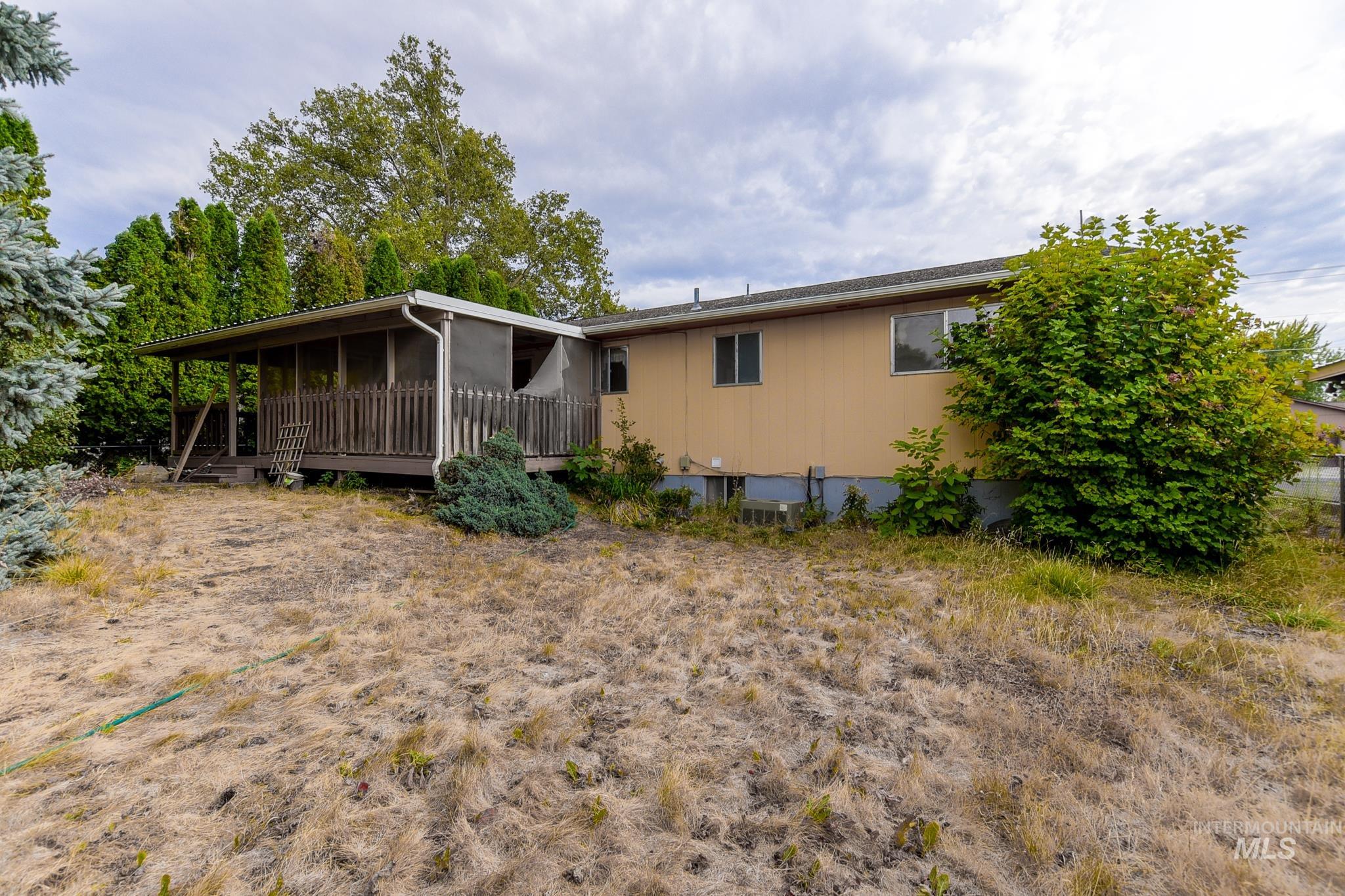 1829 Powers Ave., Lewiston, Idaho 83501, 3 Bedrooms, 2 Bathrooms, Residential For Sale, Price $319,000,MLS 98999611
