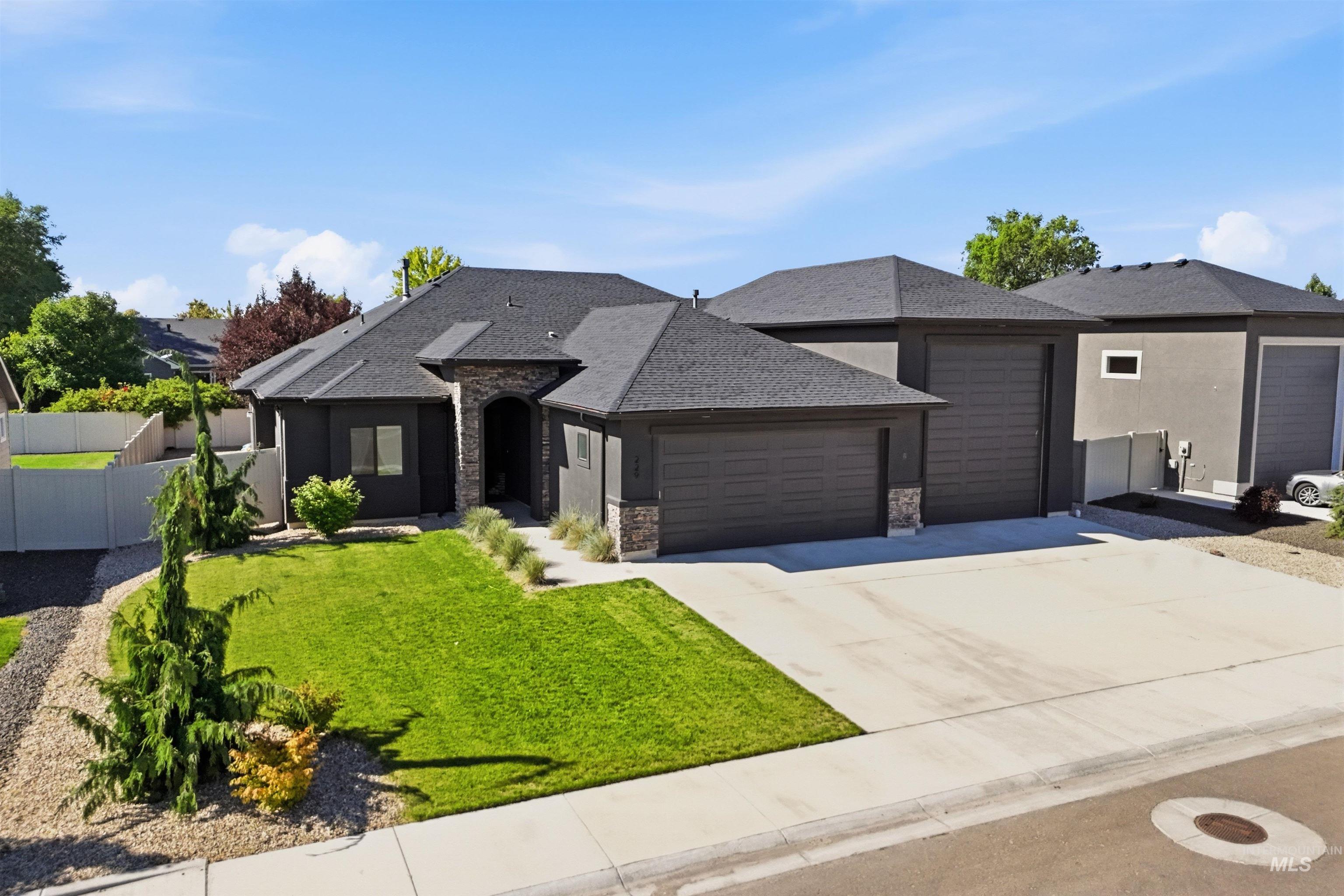 229 W Moray St, Middleton, Idaho 83644, 3 Bedrooms, 2.5 Bathrooms, Residential For Sale, Price $759,000,MLS 98999616
