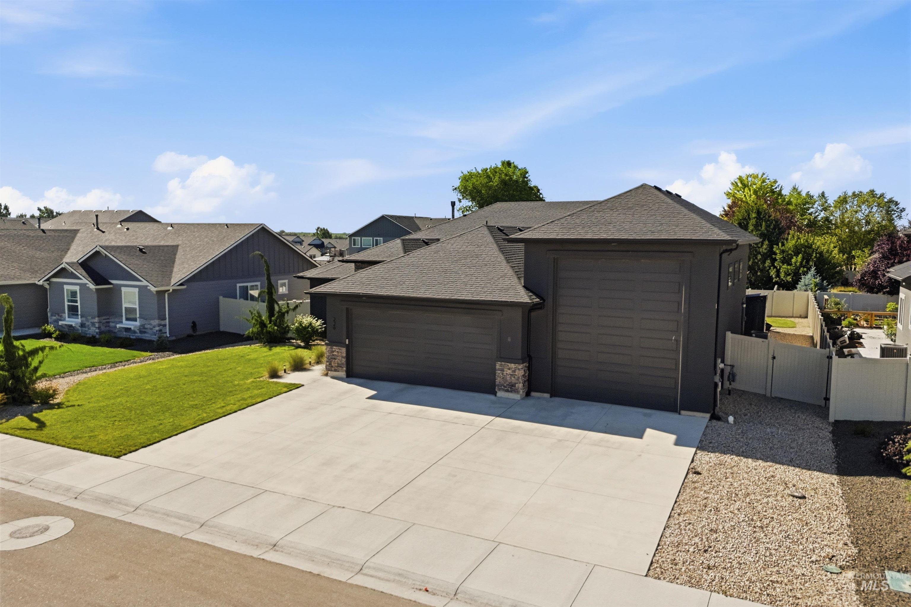 229 W Moray St, Middleton, Idaho 83644, 3 Bedrooms, 2.5 Bathrooms, Residential For Sale, Price $759,000,MLS 98999616