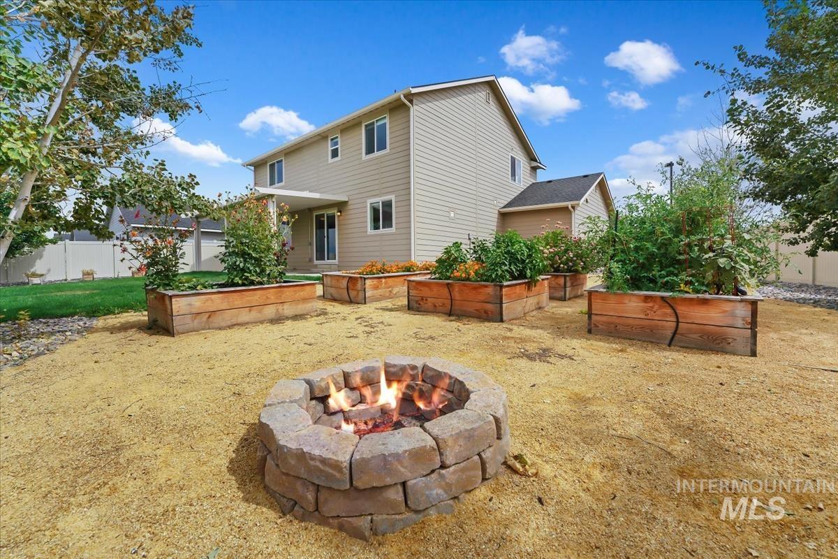 16923 N Lowerfield Loop, Nampa, Idaho 83687, 4 Bedrooms, 2.5 Bathrooms, Residential For Sale, Price $475,000,MLS 98999617