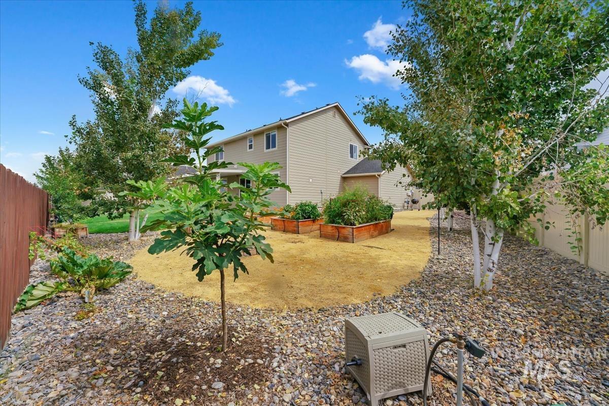16923 N Lowerfield Loop, Nampa, Idaho 83687, 4 Bedrooms, 2.5 Bathrooms, Residential For Sale, Price $475,000,MLS 98999617