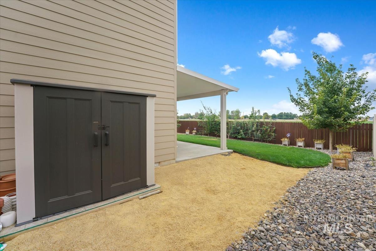 16923 N Lowerfield Loop, Nampa, Idaho 83687, 4 Bedrooms, 2.5 Bathrooms, Residential For Sale, Price $475,000,MLS 98999617