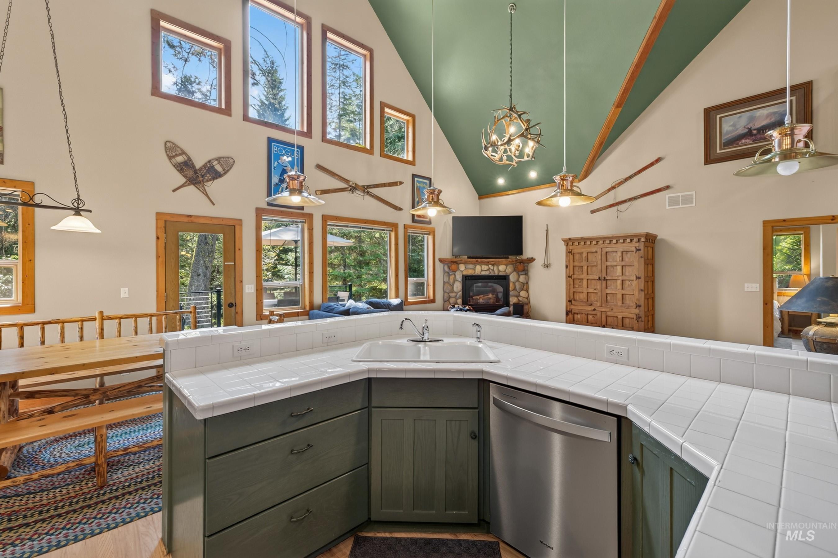 1190 Majestic View Drive, McCall, Idaho 83638, 5 Bedrooms, 3 Bathrooms, Residential For Sale, Price $1,325,000,MLS 98999618