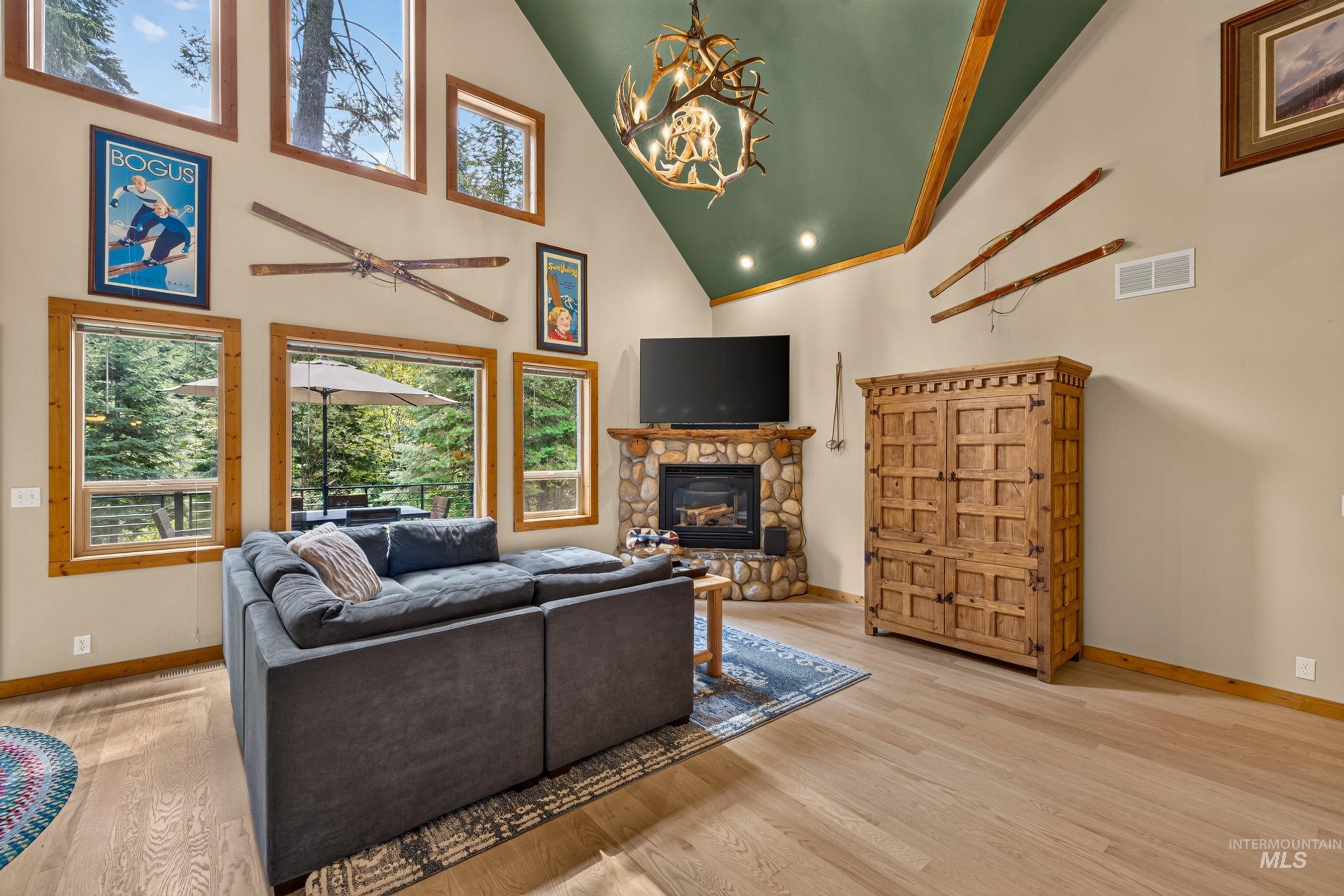 1190 Majestic View Drive, McCall, Idaho 83638, 5 Bedrooms, 3 Bathrooms, Residential For Sale, Price $1,325,000,MLS 98999618