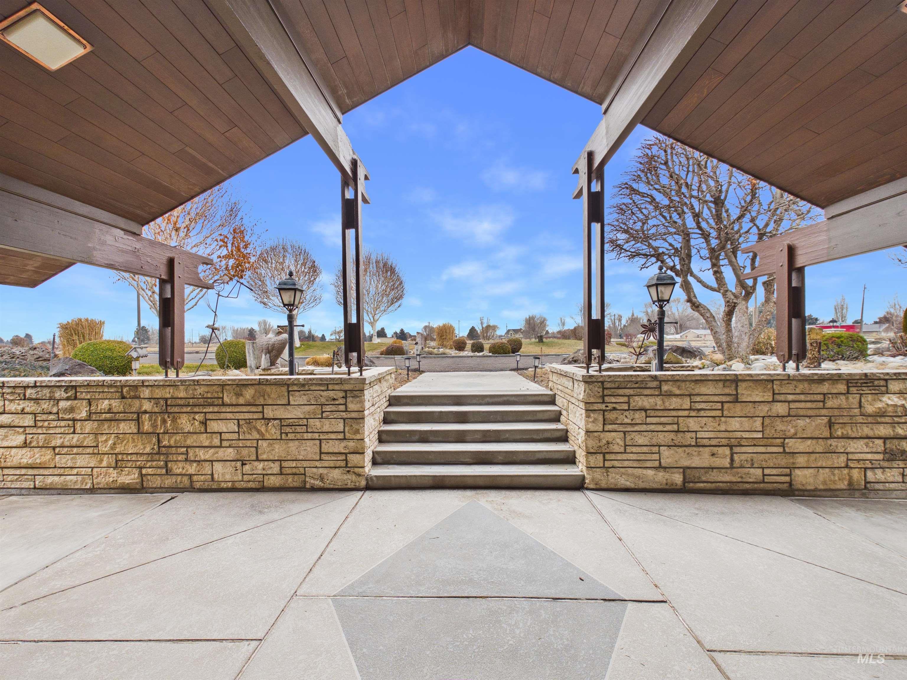 35 Van Engelen Road, Burley, Idaho 83318, 3 Bedrooms, 4 Bathrooms, Residential For Sale, Price $1,099,000,MLS 98999619