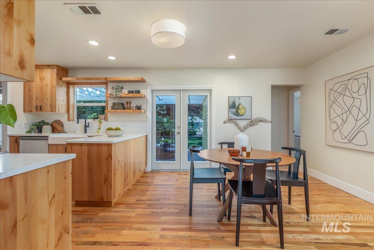 2710 N 28th St, Boise, Idaho 83703, 4 Bedrooms, 2 Bathrooms, Residential For Sale, Price $699,900,MLS 98999620