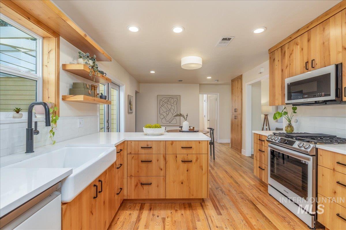 2710 N 28th St, Boise, Idaho 83703, 4 Bedrooms, 2 Bathrooms, Residential For Sale, Price $699,900,MLS 98999620