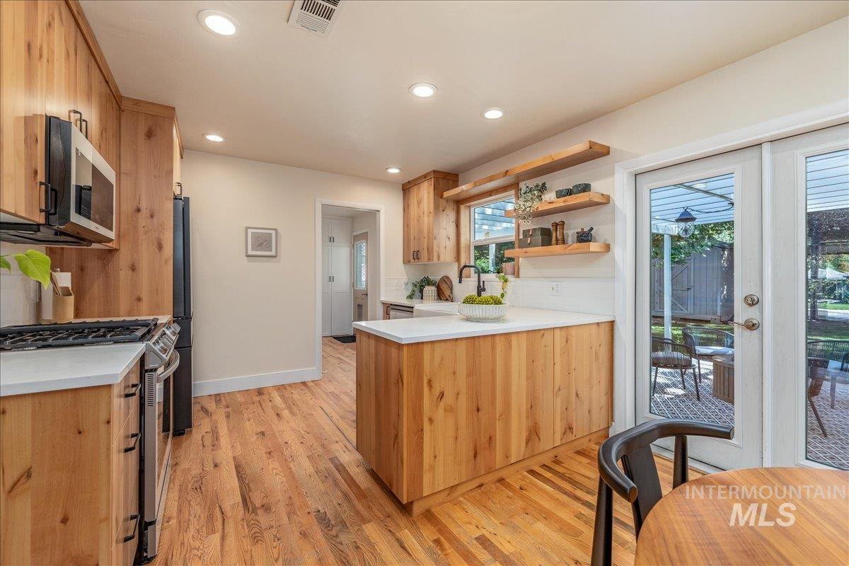 2710 N 28th St, Boise, Idaho 83703, 4 Bedrooms, 2 Bathrooms, Residential For Sale, Price $699,900,MLS 98999620