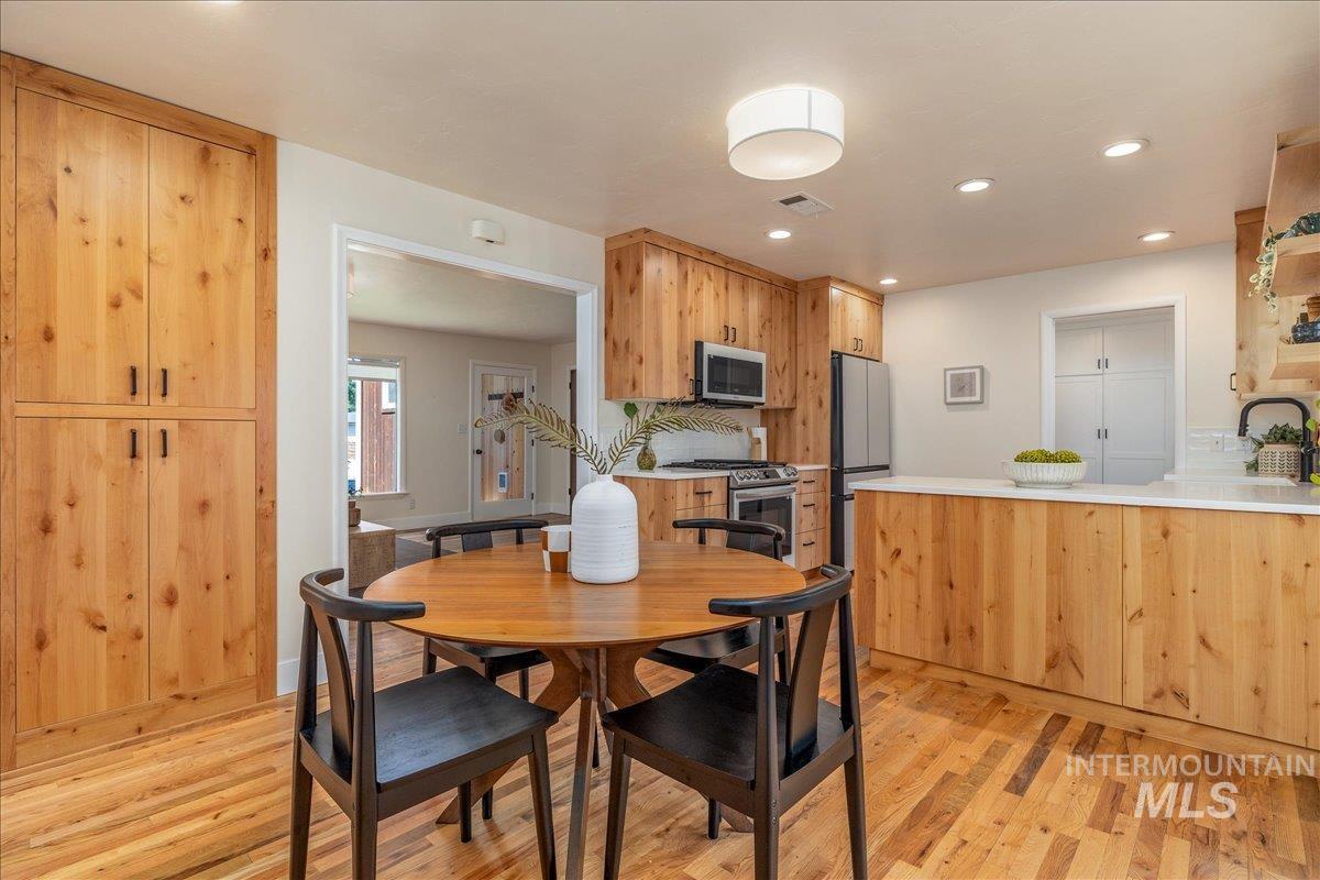 2710 N 28th St, Boise, Idaho 83703, 4 Bedrooms, 2 Bathrooms, Residential For Sale, Price $699,900,MLS 98999620