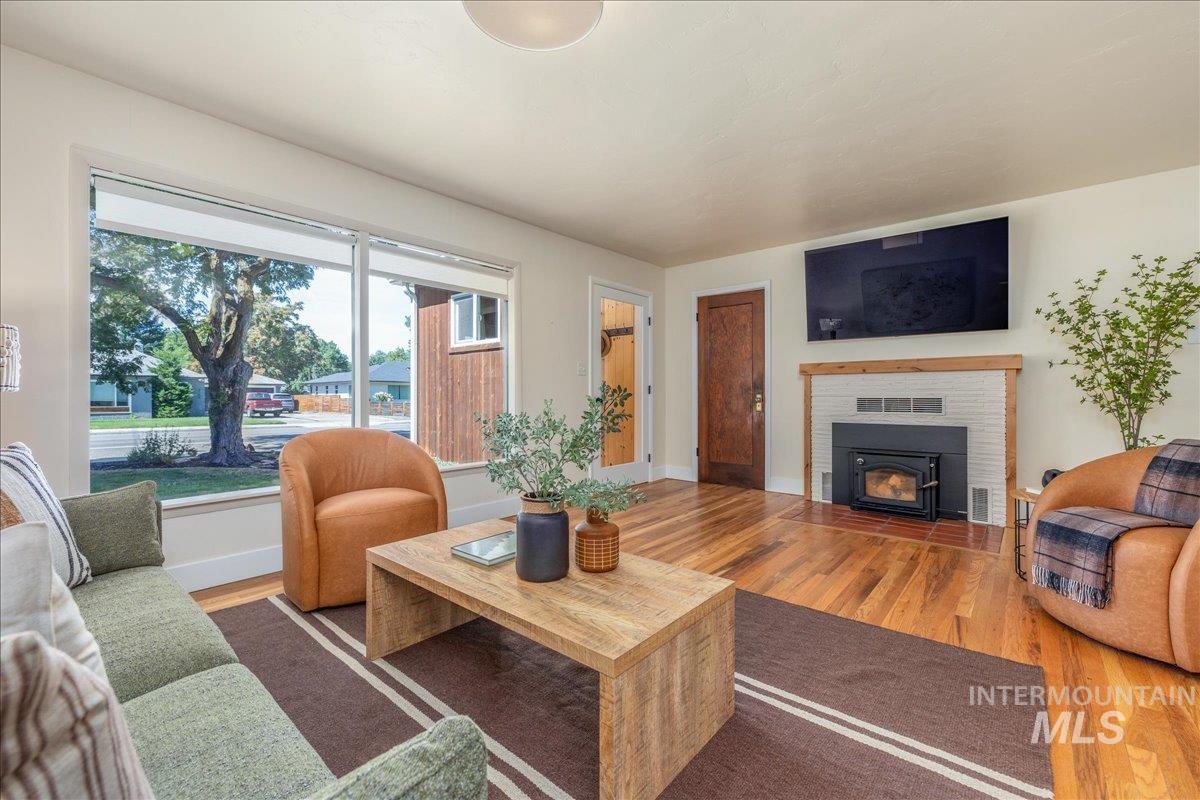 2710 N 28th St, Boise, Idaho 83703, 4 Bedrooms, 2 Bathrooms, Residential For Sale, Price $699,900,MLS 98999620