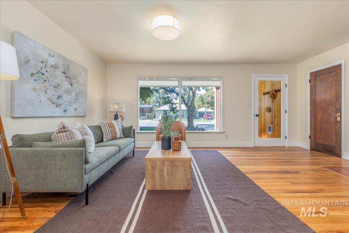 2710 N 28th St, Boise, Idaho 83703, 4 Bedrooms, 2 Bathrooms, Residential For Sale, Price $699,900,MLS 98999620