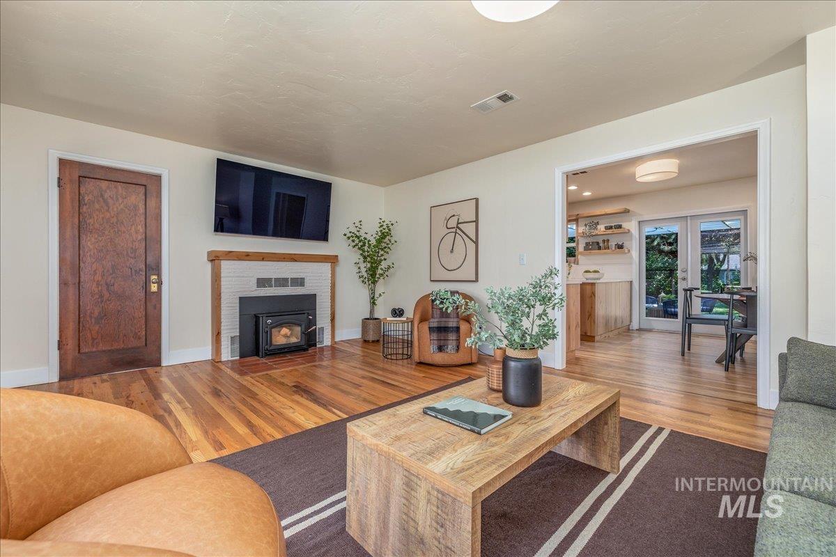 2710 N 28th St, Boise, Idaho 83703, 4 Bedrooms, 2 Bathrooms, Residential For Sale, Price $699,900,MLS 98999620