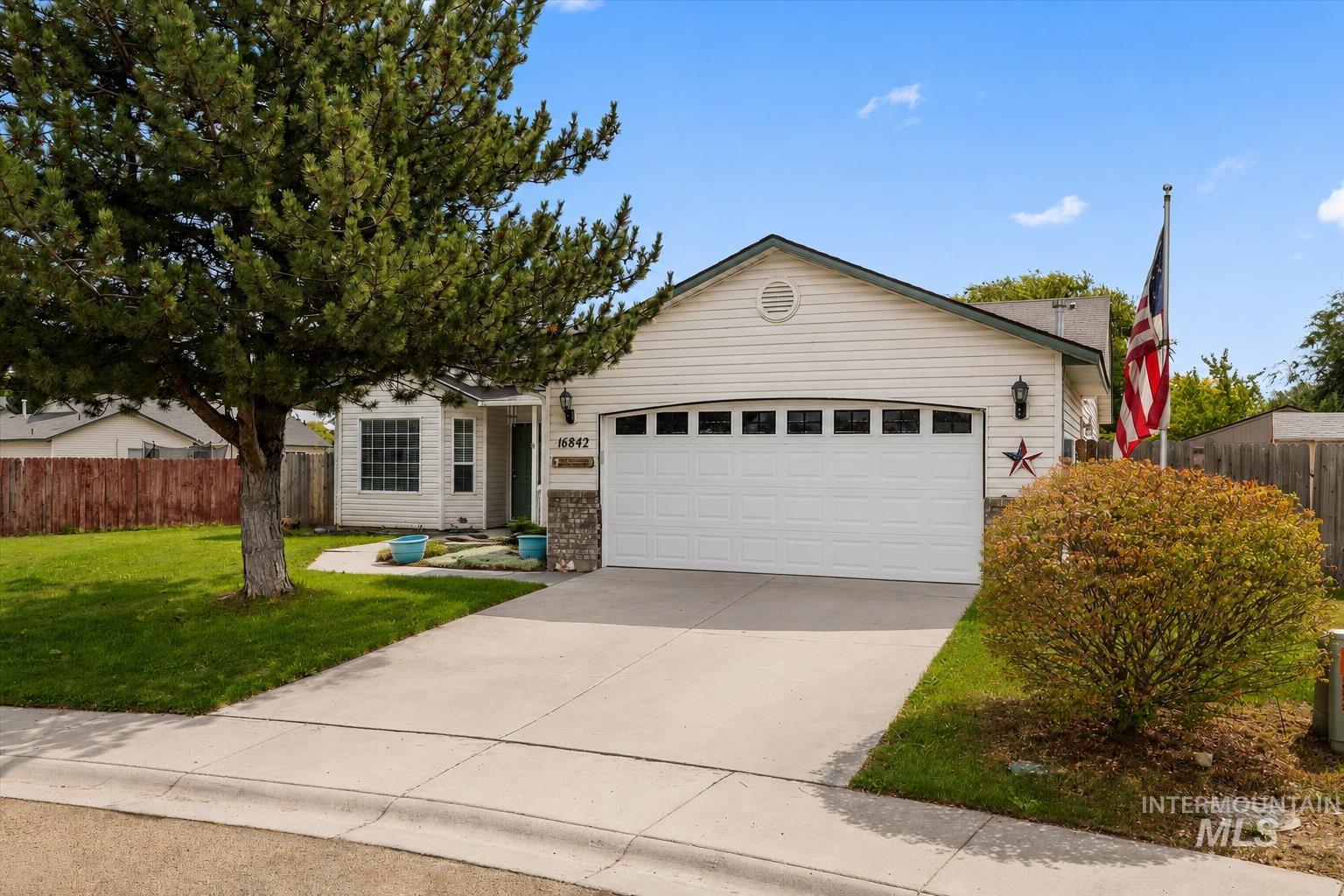 16842 Live Oak Pl, Caldwell, Idaho 83607, 3 Bedrooms, 2 Bathrooms, Residential For Sale, Price $360,000,MLS 98999624