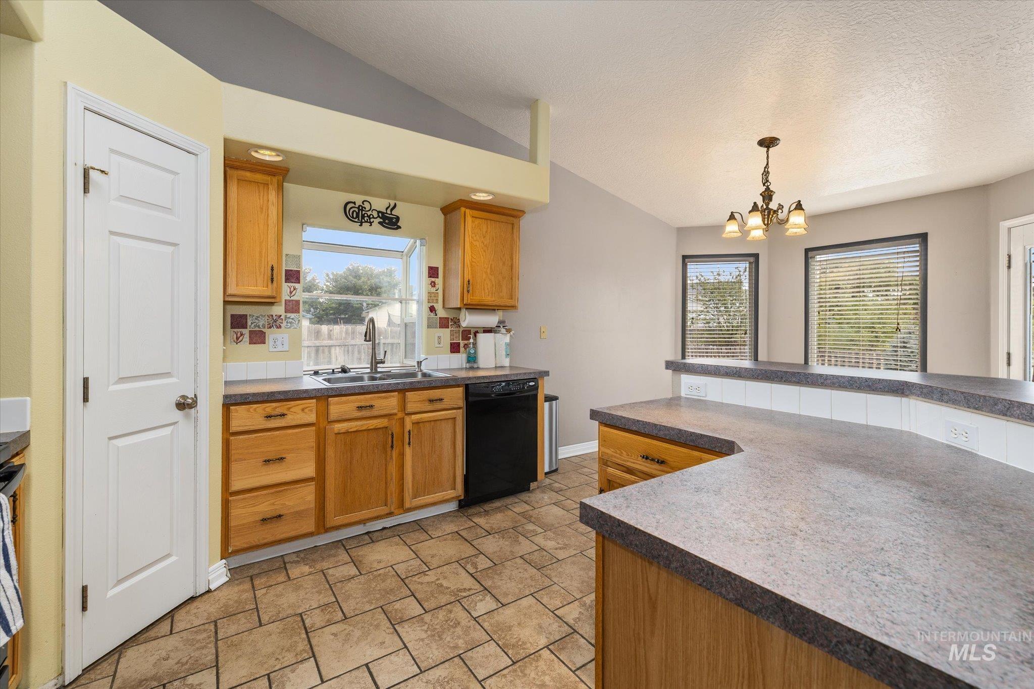 16842 Live Oak Pl, Caldwell, Idaho 83607, 3 Bedrooms, 2 Bathrooms, Residential For Sale, Price $360,000,MLS 98999624