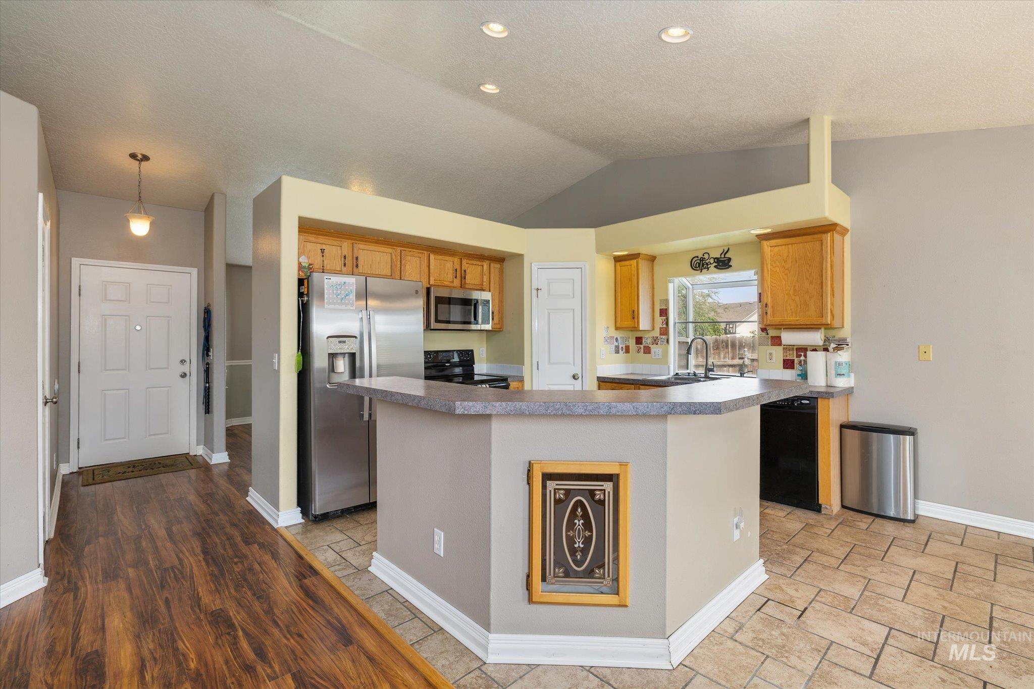 16842 Live Oak Pl, Caldwell, Idaho 83607, 3 Bedrooms, 2 Bathrooms, Residential For Sale, Price $360,000,MLS 98999624