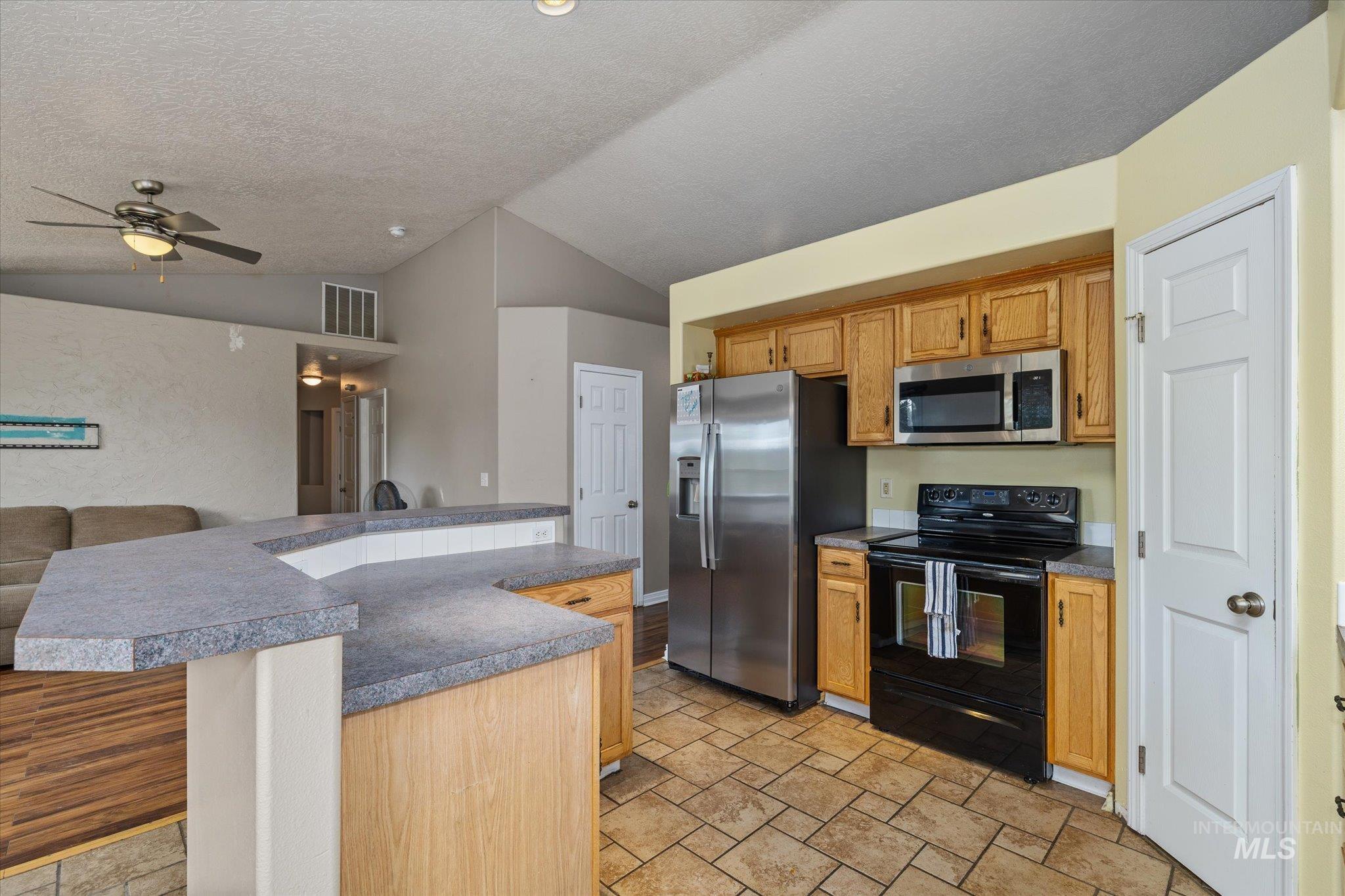 16842 Live Oak Pl, Caldwell, Idaho 83607, 3 Bedrooms, 2 Bathrooms, Residential For Sale, Price $360,000,MLS 98999624
