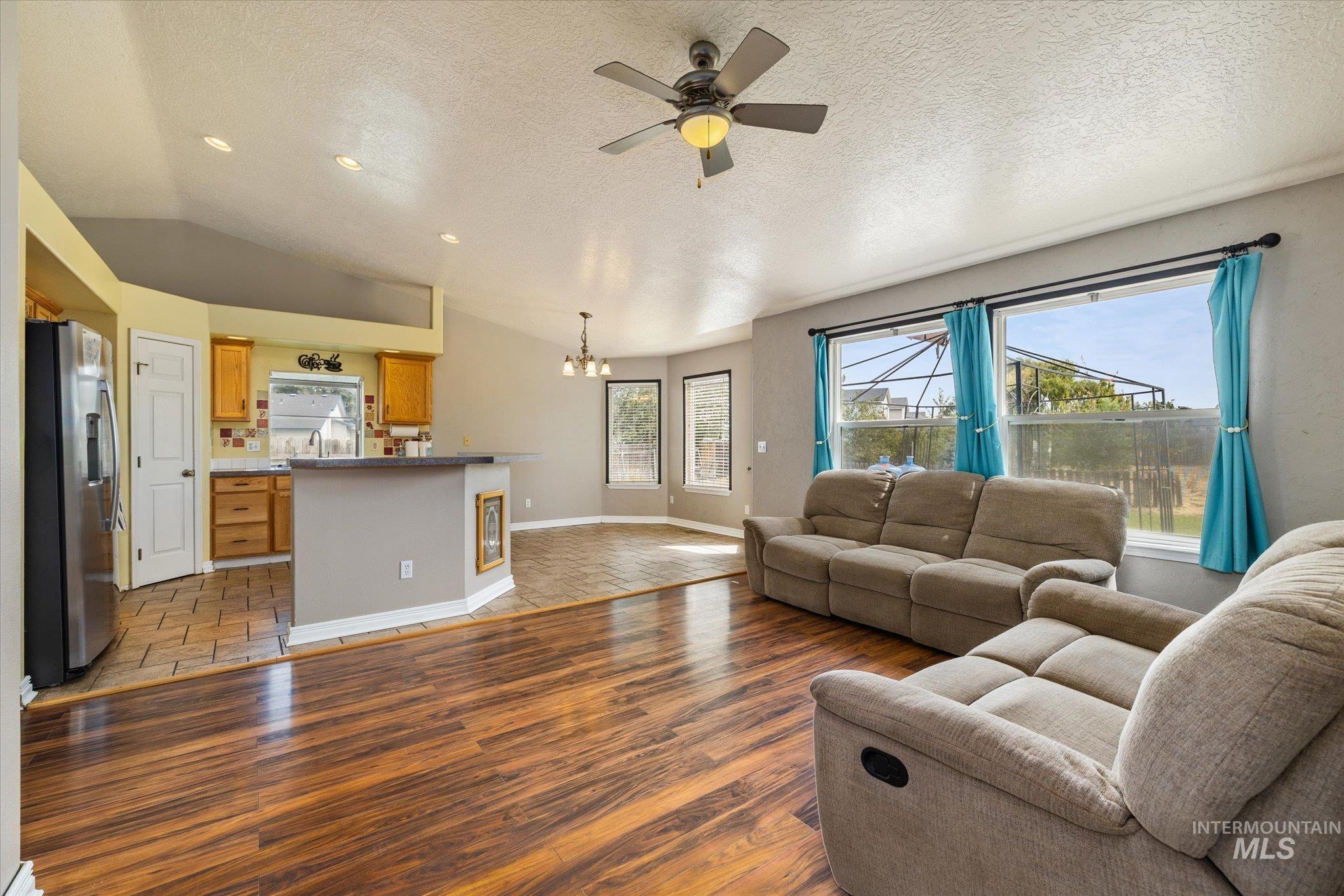 16842 Live Oak Pl, Caldwell, Idaho 83607, 3 Bedrooms, 2 Bathrooms, Residential For Sale, Price $360,000,MLS 98999624