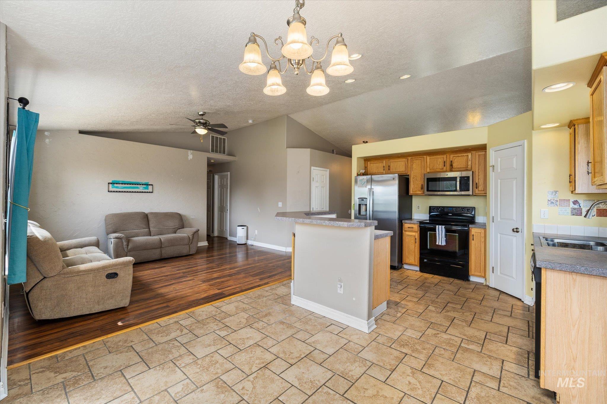 16842 Live Oak Pl, Caldwell, Idaho 83607, 3 Bedrooms, 2 Bathrooms, Residential For Sale, Price $360,000,MLS 98999624