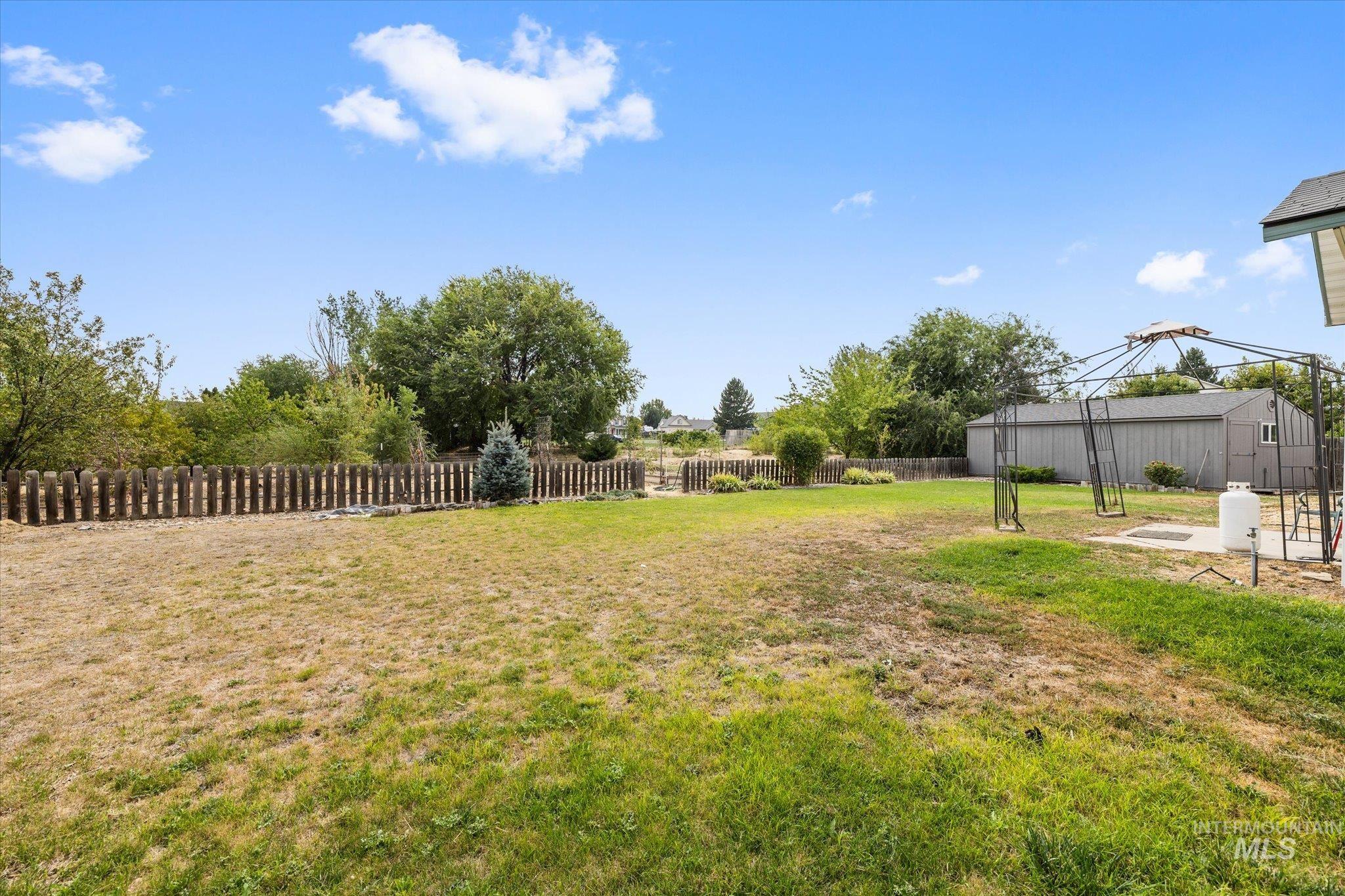 16842 Live Oak Pl, Caldwell, Idaho 83607, 3 Bedrooms, 2 Bathrooms, Residential For Sale, Price $360,000,MLS 98999624