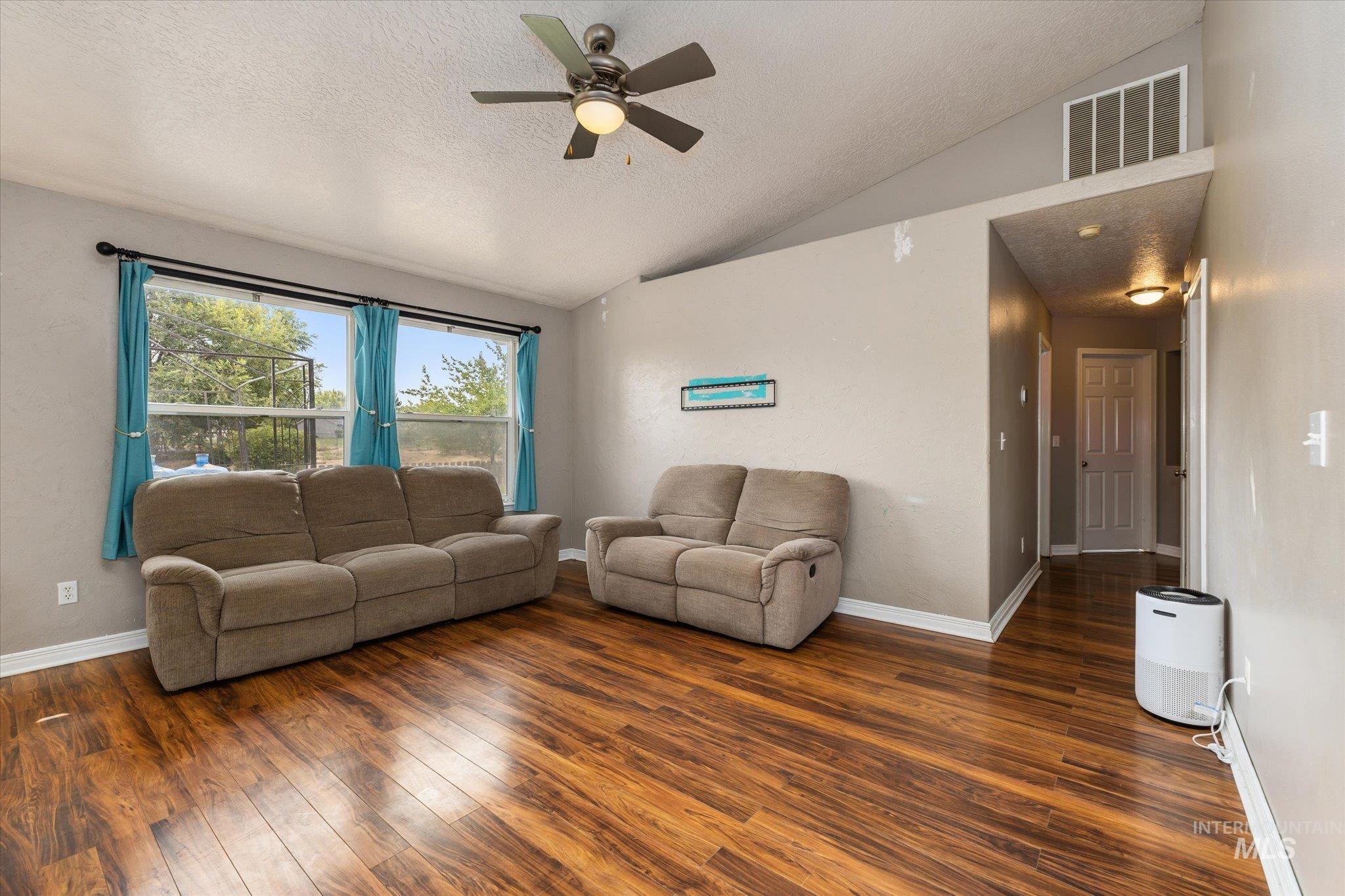 16842 Live Oak Pl, Caldwell, Idaho 83607, 3 Bedrooms, 2 Bathrooms, Residential For Sale, Price $360,000,MLS 98999624