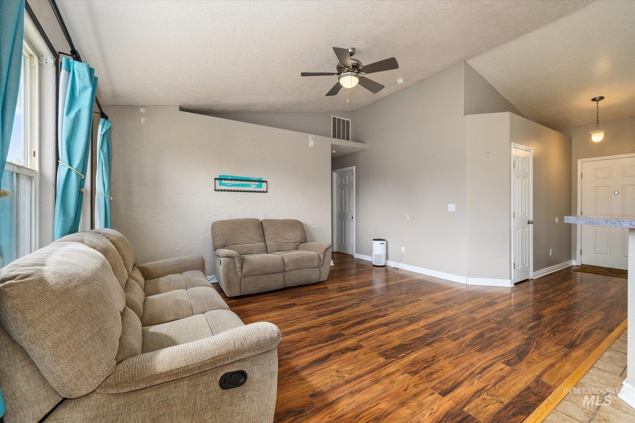 16842 Live Oak Pl, Caldwell, Idaho 83607, 3 Bedrooms, 2 Bathrooms, Residential For Sale, Price $360,000,MLS 98999624
