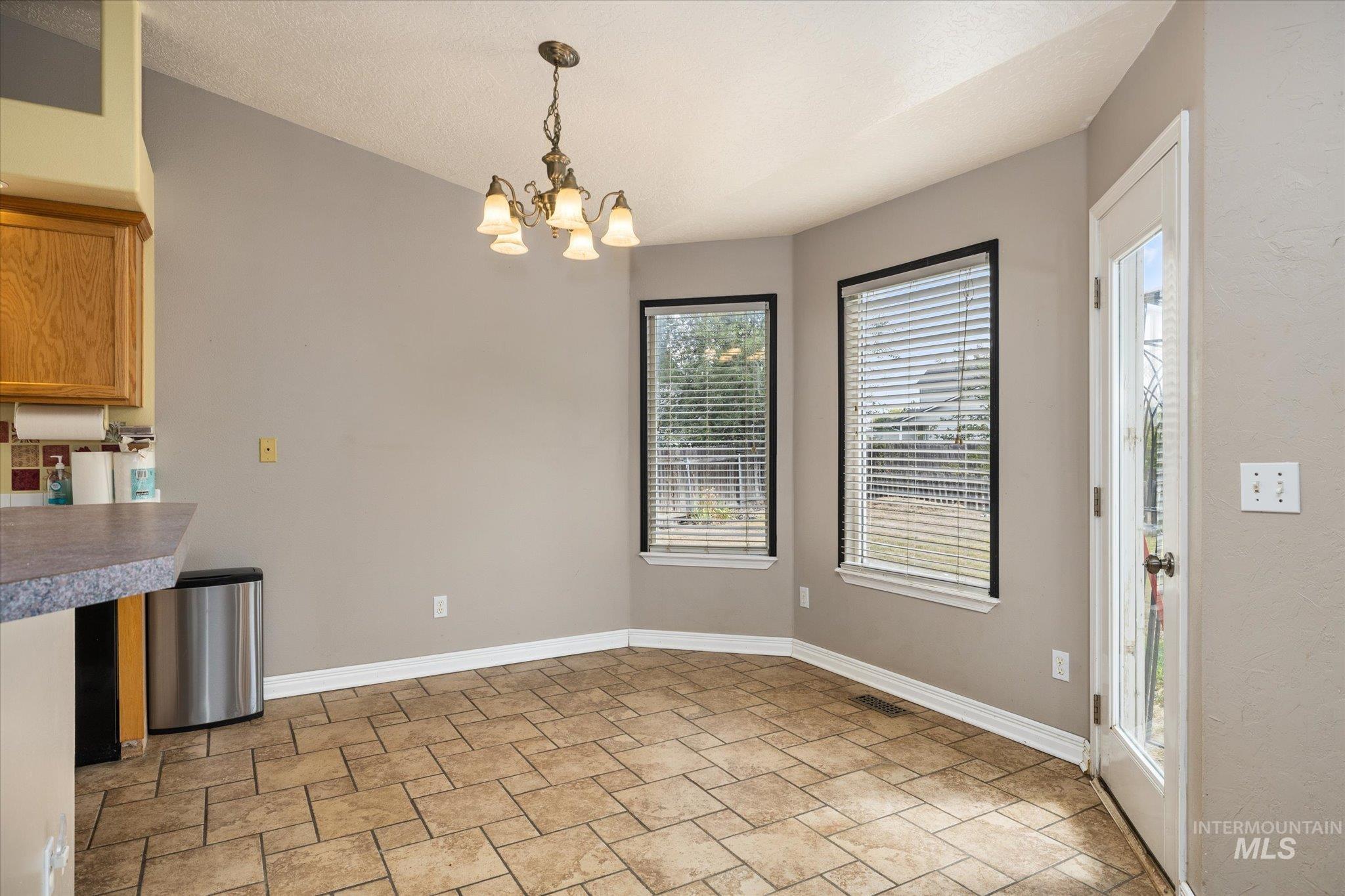 16842 Live Oak Pl, Caldwell, Idaho 83607, 3 Bedrooms, 2 Bathrooms, Residential For Sale, Price $360,000,MLS 98999624
