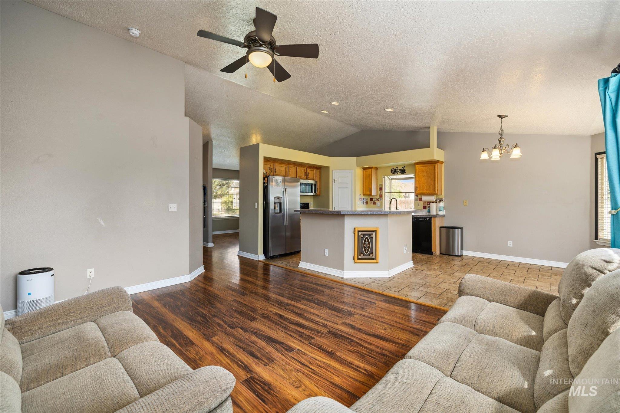 16842 Live Oak Pl, Caldwell, Idaho 83607, 3 Bedrooms, 2 Bathrooms, Residential For Sale, Price $360,000,MLS 98999624