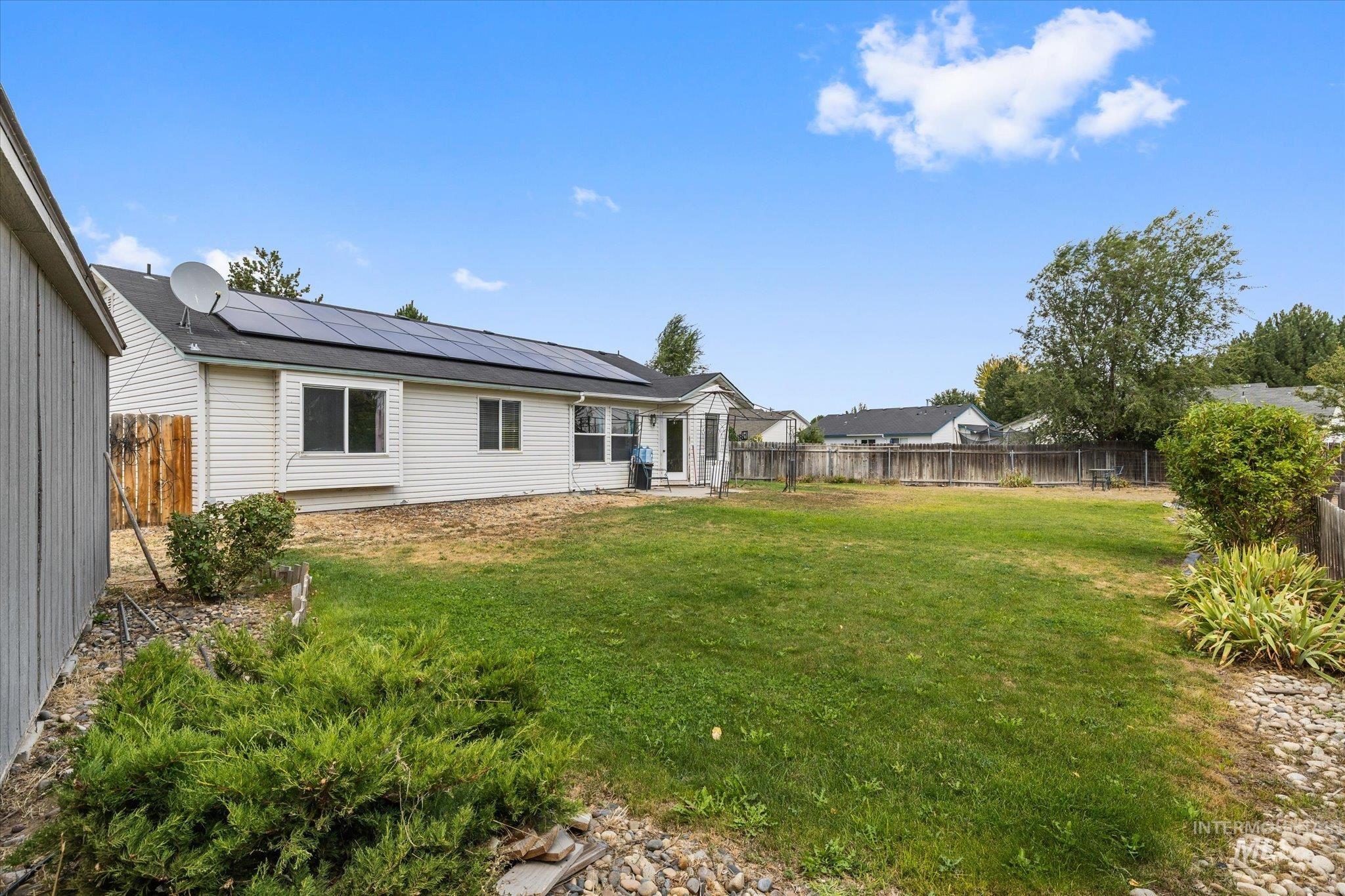 16842 Live Oak Pl, Caldwell, Idaho 83607, 3 Bedrooms, 2 Bathrooms, Residential For Sale, Price $360,000,MLS 98999624