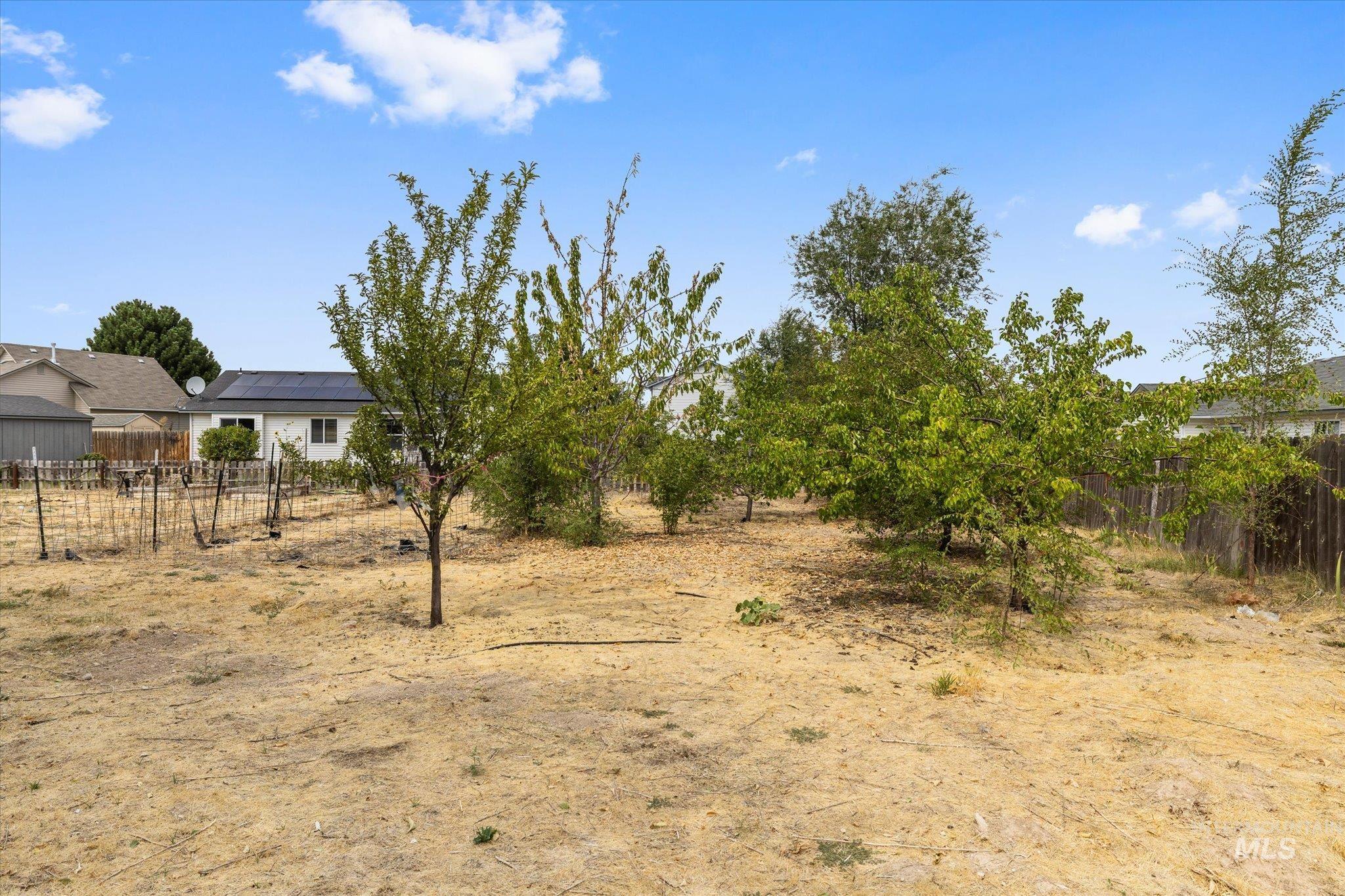 16842 Live Oak Pl, Caldwell, Idaho 83607, 3 Bedrooms, 2 Bathrooms, Residential For Sale, Price $360,000,MLS 98999624