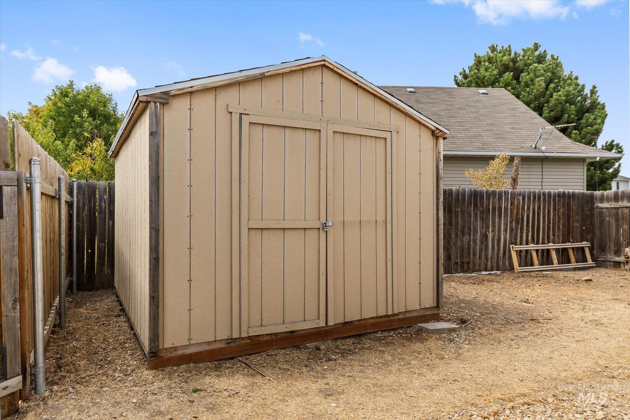 16842 Live Oak Pl, Caldwell, Idaho 83607, 3 Bedrooms, 2 Bathrooms, Residential For Sale, Price $360,000,MLS 98999624