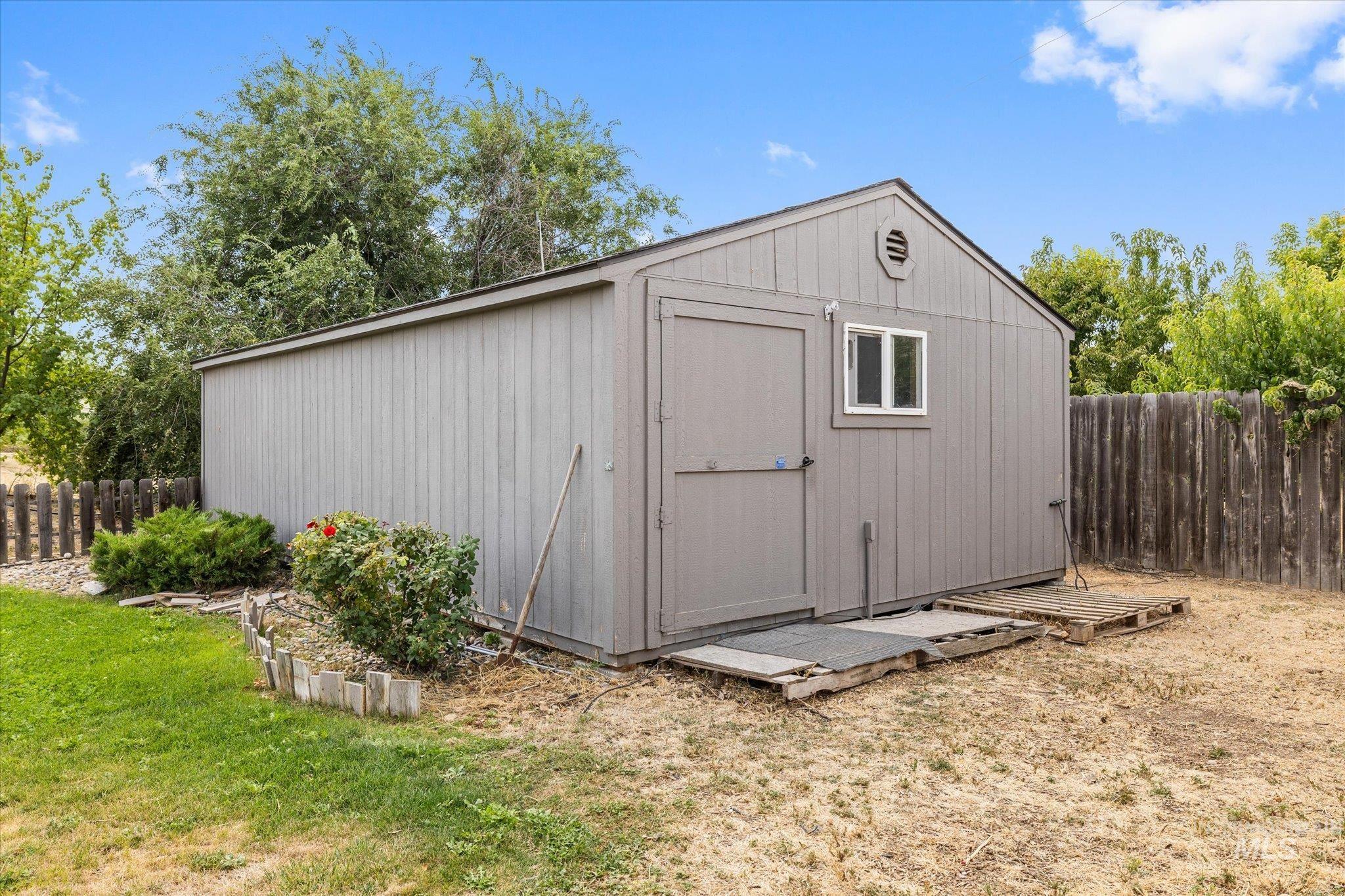 16842 Live Oak Pl, Caldwell, Idaho 83607, 3 Bedrooms, 2 Bathrooms, Residential For Sale, Price $360,000,MLS 98999624
