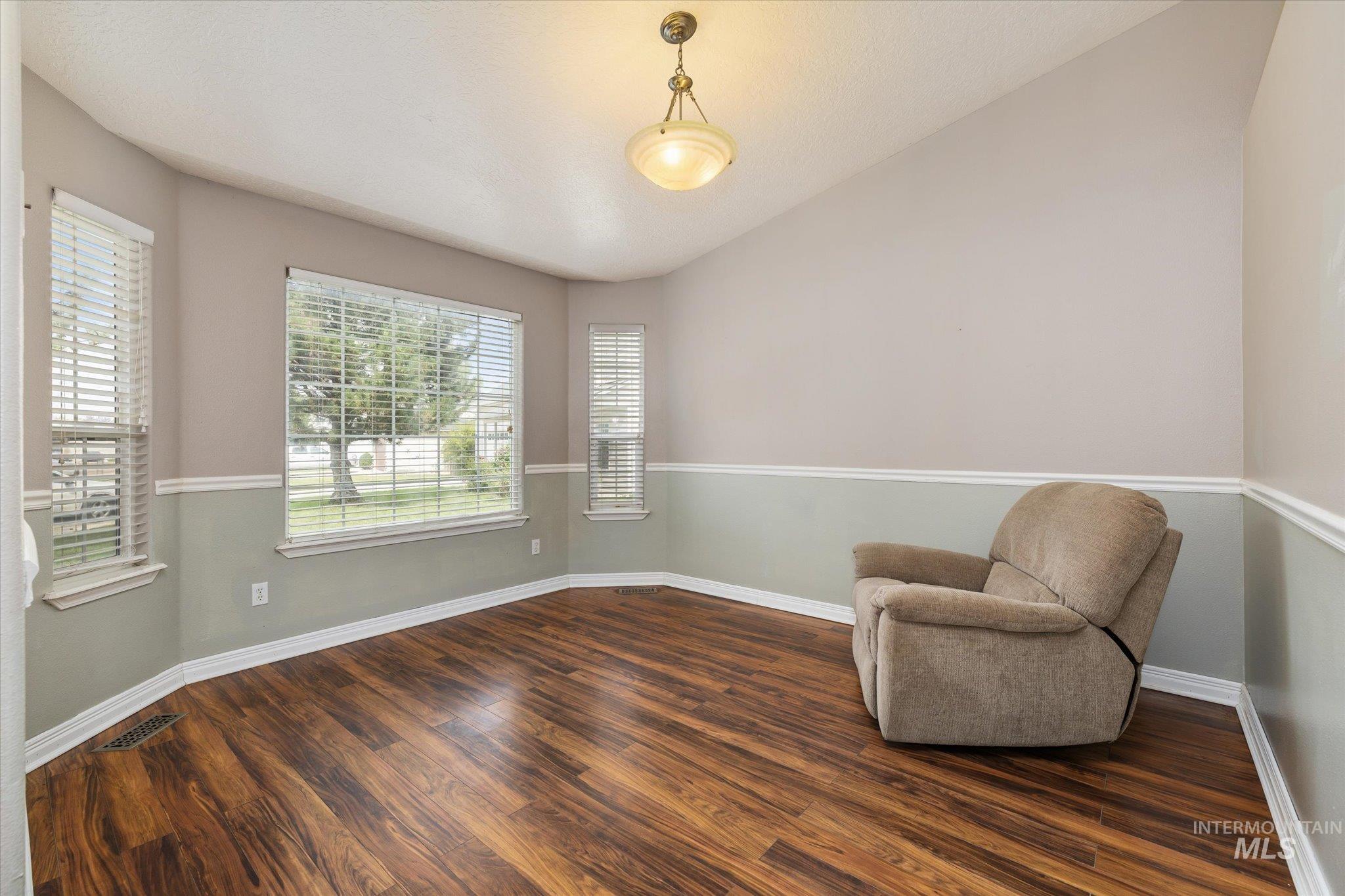 16842 Live Oak Pl, Caldwell, Idaho 83607, 3 Bedrooms, 2 Bathrooms, Residential For Sale, Price $360,000,MLS 98999624