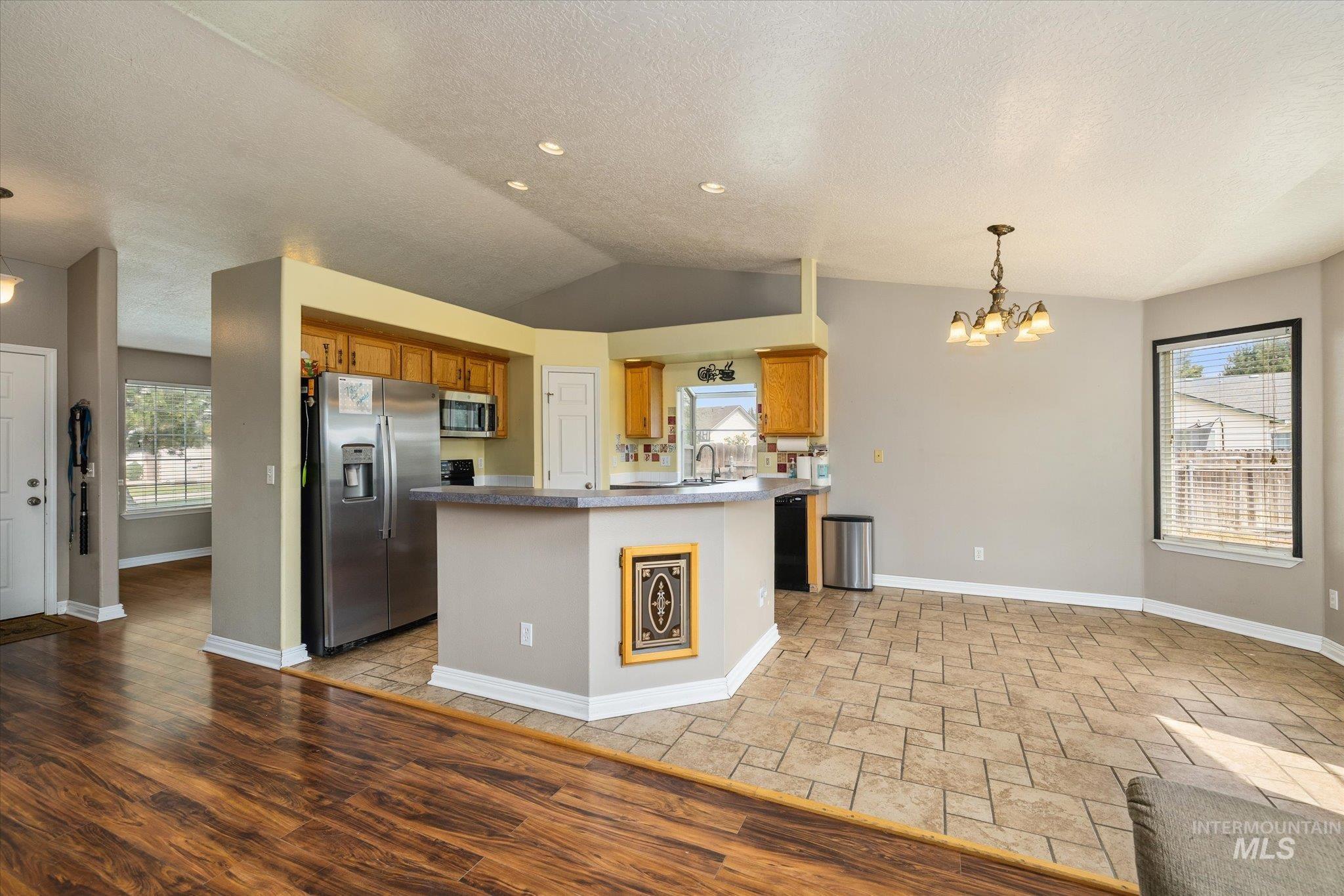 16842 Live Oak Pl, Caldwell, Idaho 83607, 3 Bedrooms, 2 Bathrooms, Residential For Sale, Price $360,000,MLS 98999624