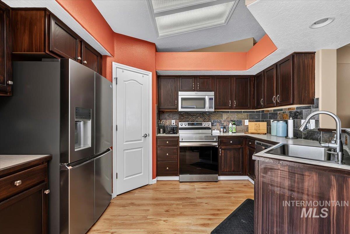 2131 E Colorado Ave, Nampa, Idaho 83686, 3 Bedrooms, 2 Bathrooms, Residential For Sale, Price $410,000,MLS 98999627