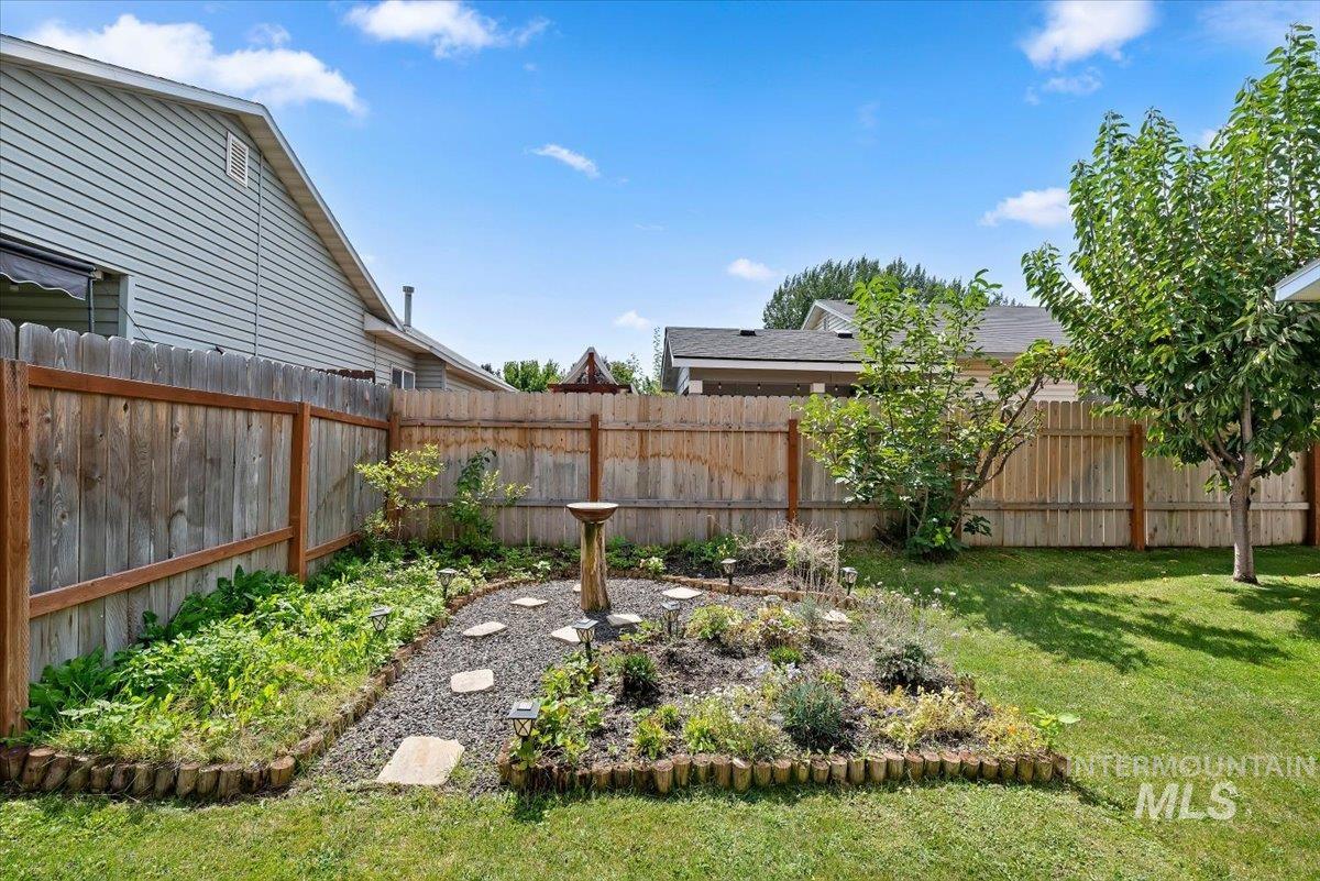 2131 E Colorado Ave, Nampa, Idaho 83686, 3 Bedrooms, 2 Bathrooms, Residential For Sale, Price $410,000,MLS 98999627