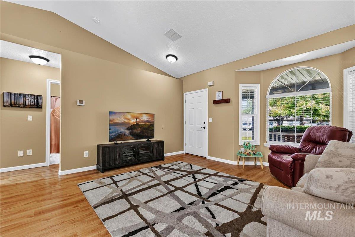 2131 E Colorado Ave, Nampa, Idaho 83686, 3 Bedrooms, 2 Bathrooms, Residential For Sale, Price $410,000,MLS 98999627
