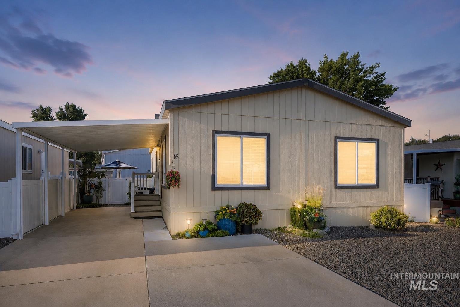 2401 S Owyhee St, Boise, Idaho 83705, 3 Bedrooms, 2 Bathrooms, Residential For Sale, Price $169,000,MLS 98999628