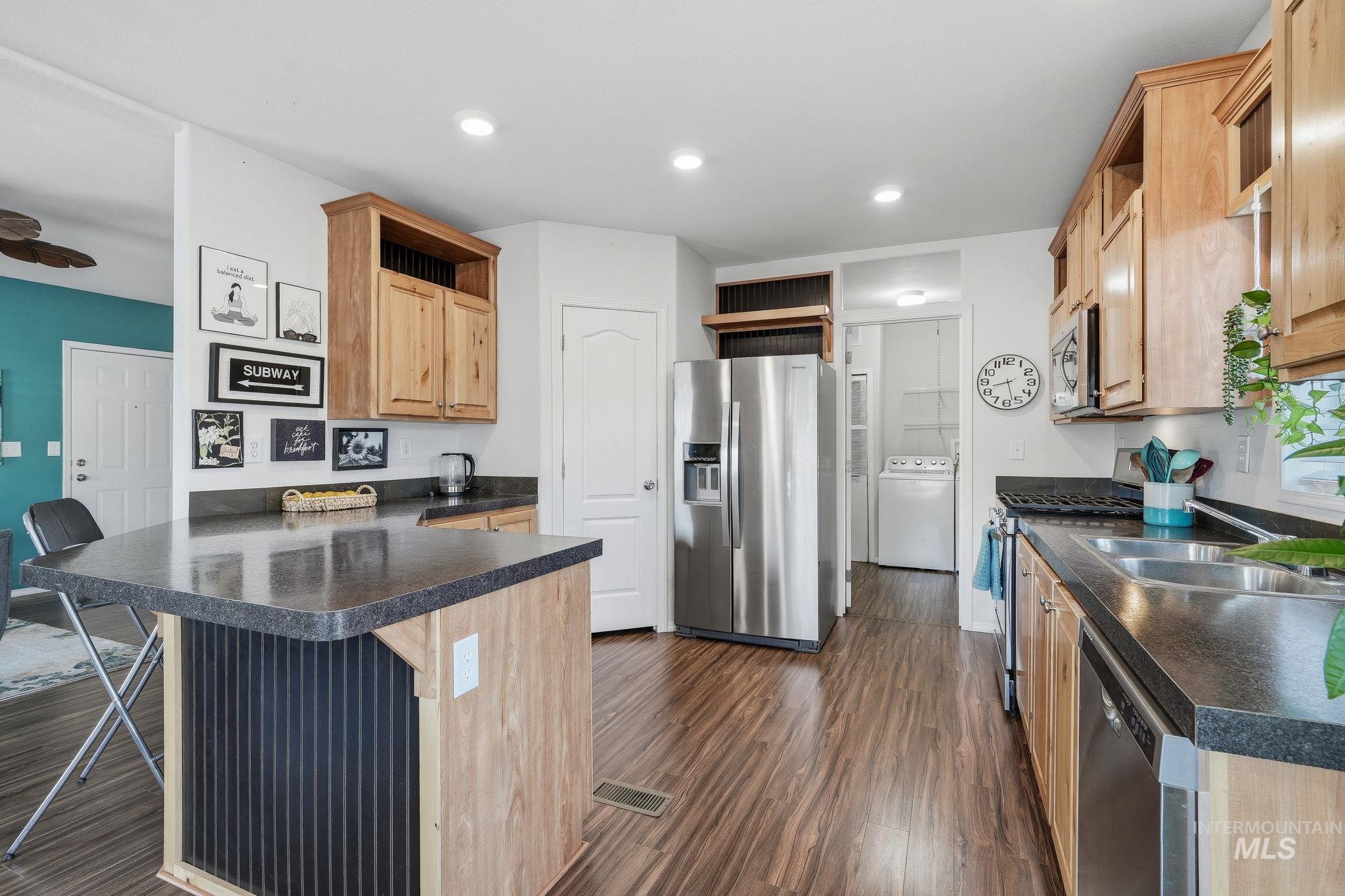 2401 S Owyhee St, Boise, Idaho 83705, 3 Bedrooms, 2 Bathrooms, Residential For Sale, Price $169,000,MLS 98999628