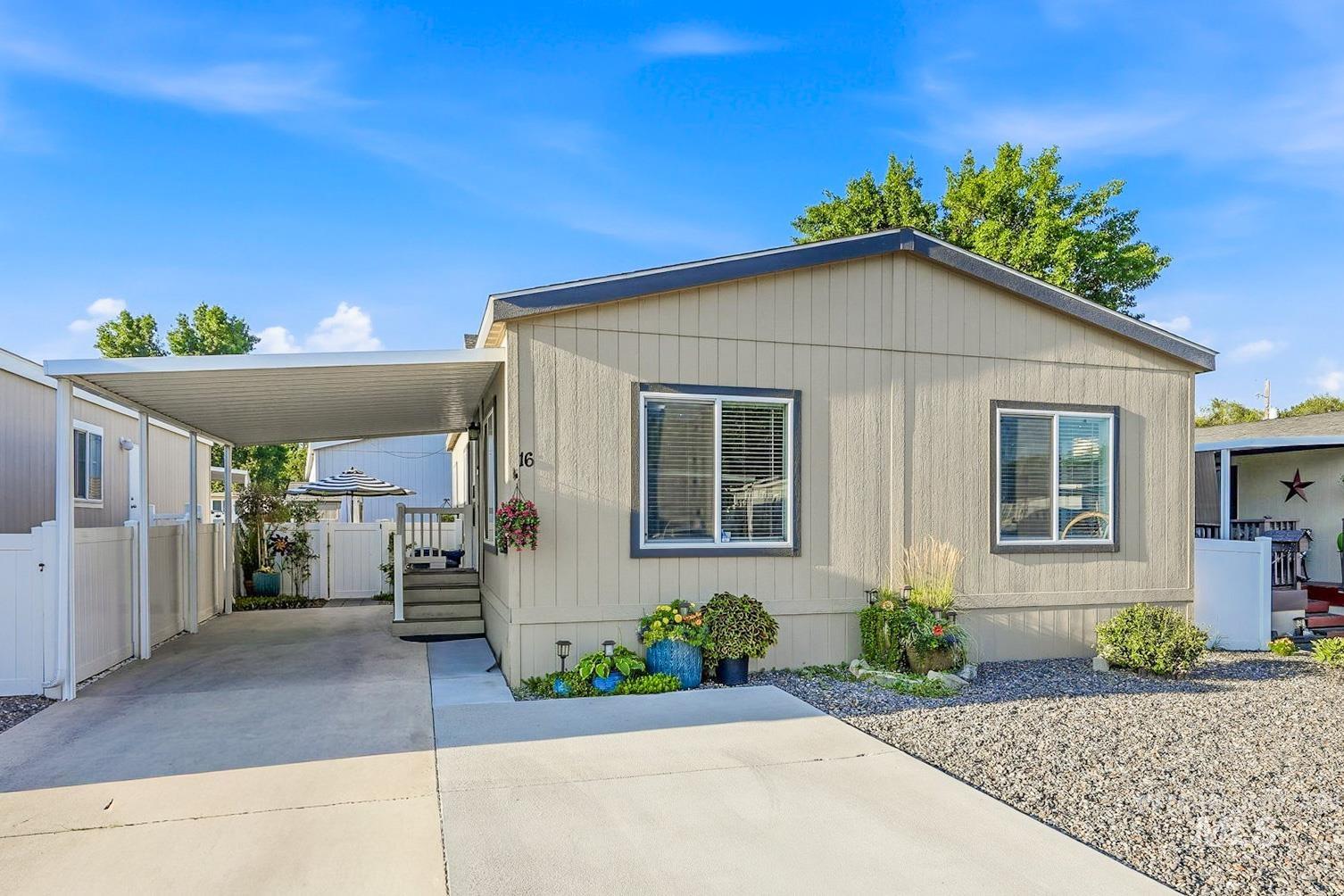 2401 S Owyhee St, Boise, Idaho 83705, 3 Bedrooms, 2 Bathrooms, Residential For Sale, Price $169,000,MLS 98999628