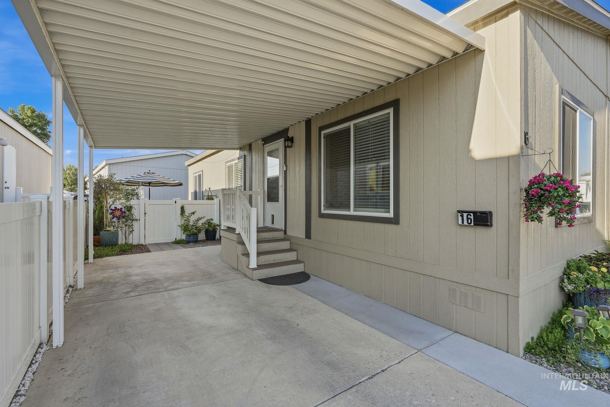 2401 S Owyhee St, Boise, Idaho 83705, 3 Bedrooms, 2 Bathrooms, Residential For Sale, Price $169,000,MLS 98999628