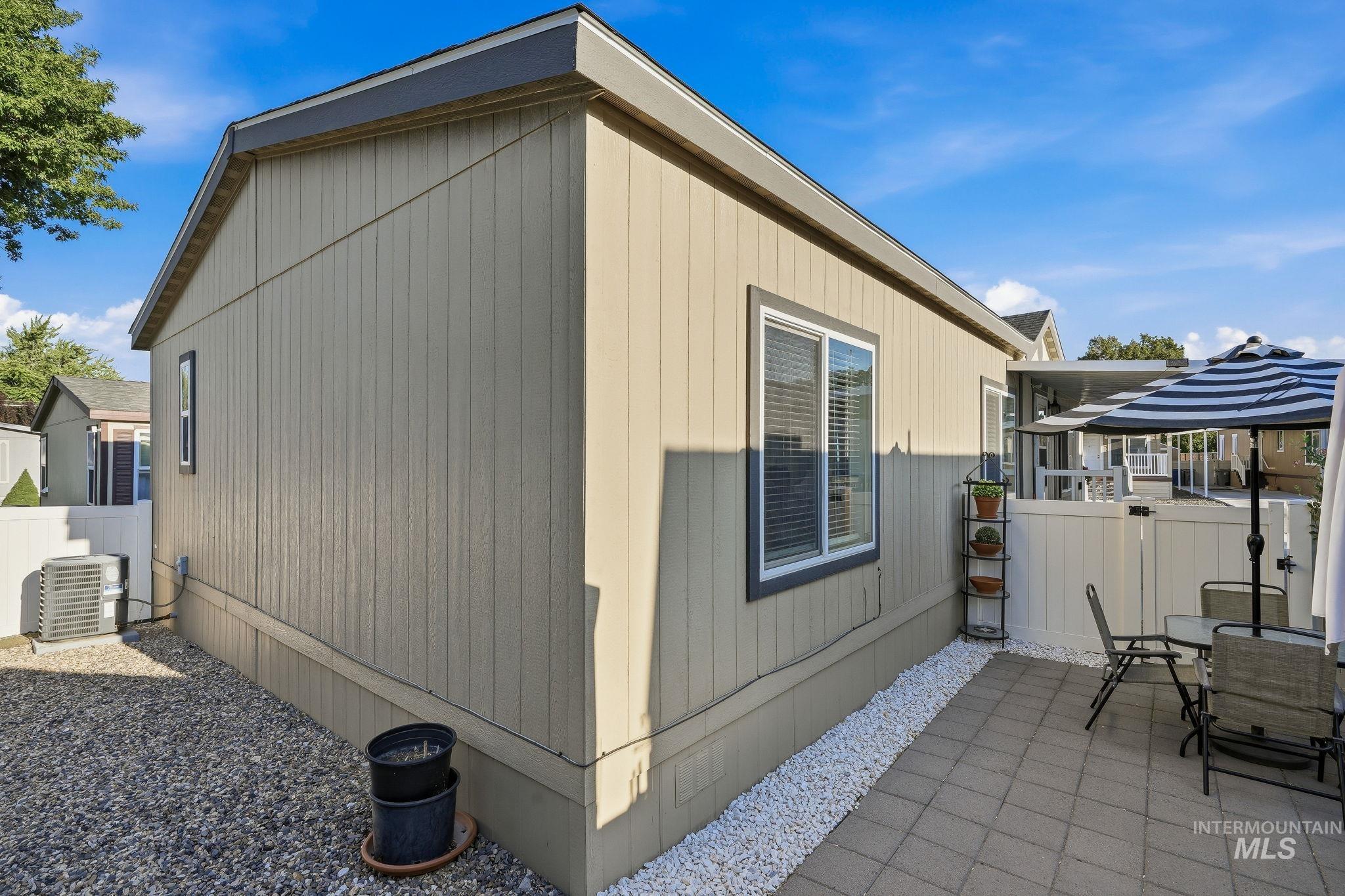 2401 S Owyhee St, Boise, Idaho 83705, 3 Bedrooms, 2 Bathrooms, Residential For Sale, Price $169,000,MLS 98999628