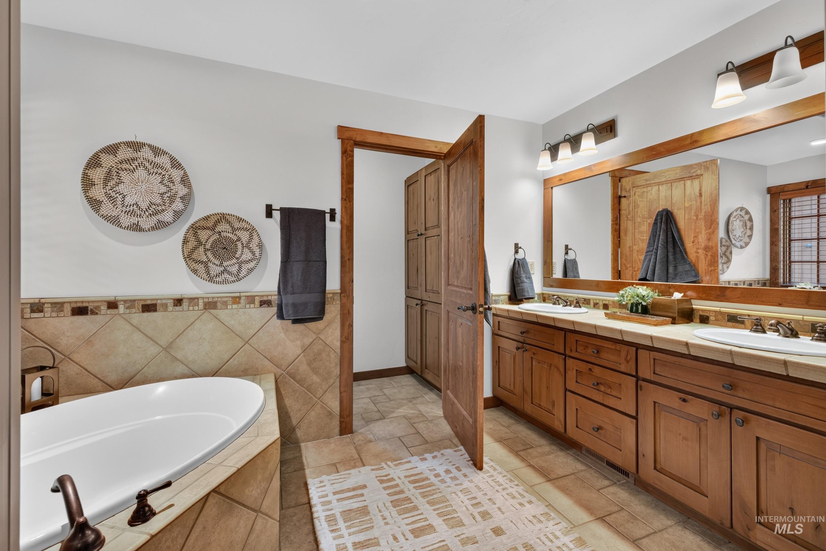 15 Rock Creek Court, Donnelly, Idaho 83615, 2 Bedrooms, 2.5 Bathrooms, Residential For Sale, Price $1,385,000,MLS 98999633