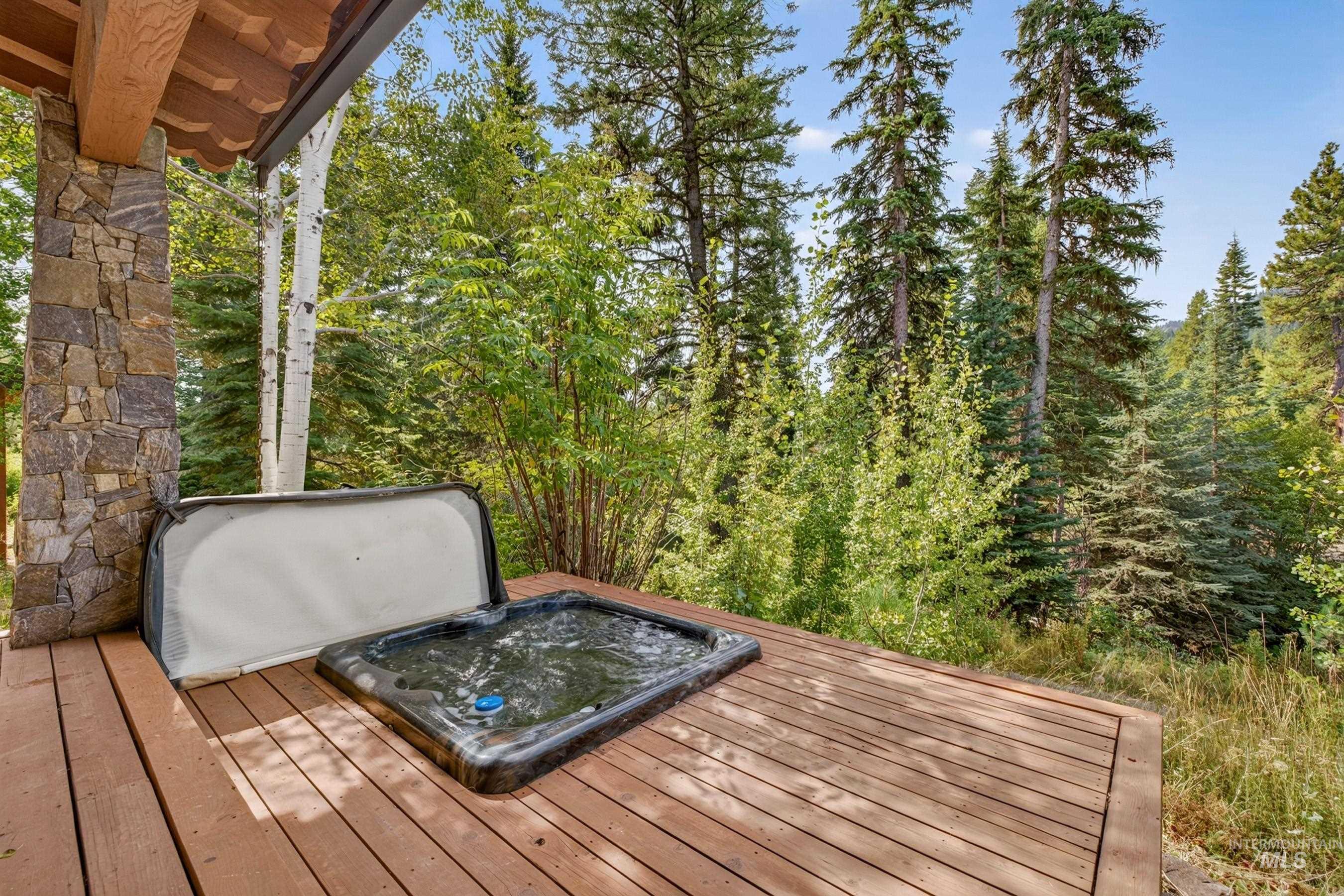 15 Rock Creek Court, Donnelly, Idaho 83615, 2 Bedrooms, 2.5 Bathrooms, Residential For Sale, Price $1,385,000,MLS 98999633