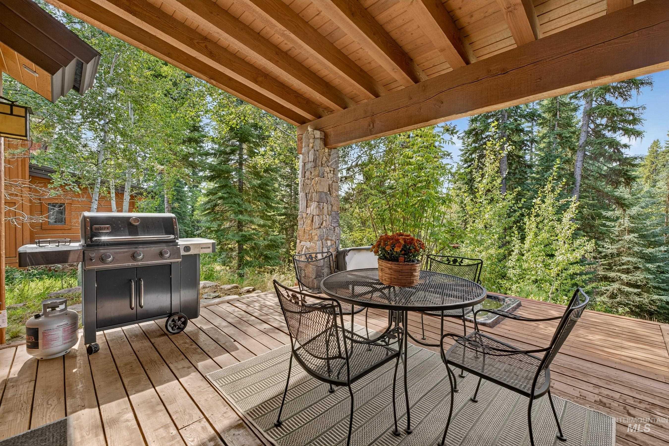 15 Rock Creek Court, Donnelly, Idaho 83615, 2 Bedrooms, 2.5 Bathrooms, Residential For Sale, Price $1,385,000,MLS 98999633