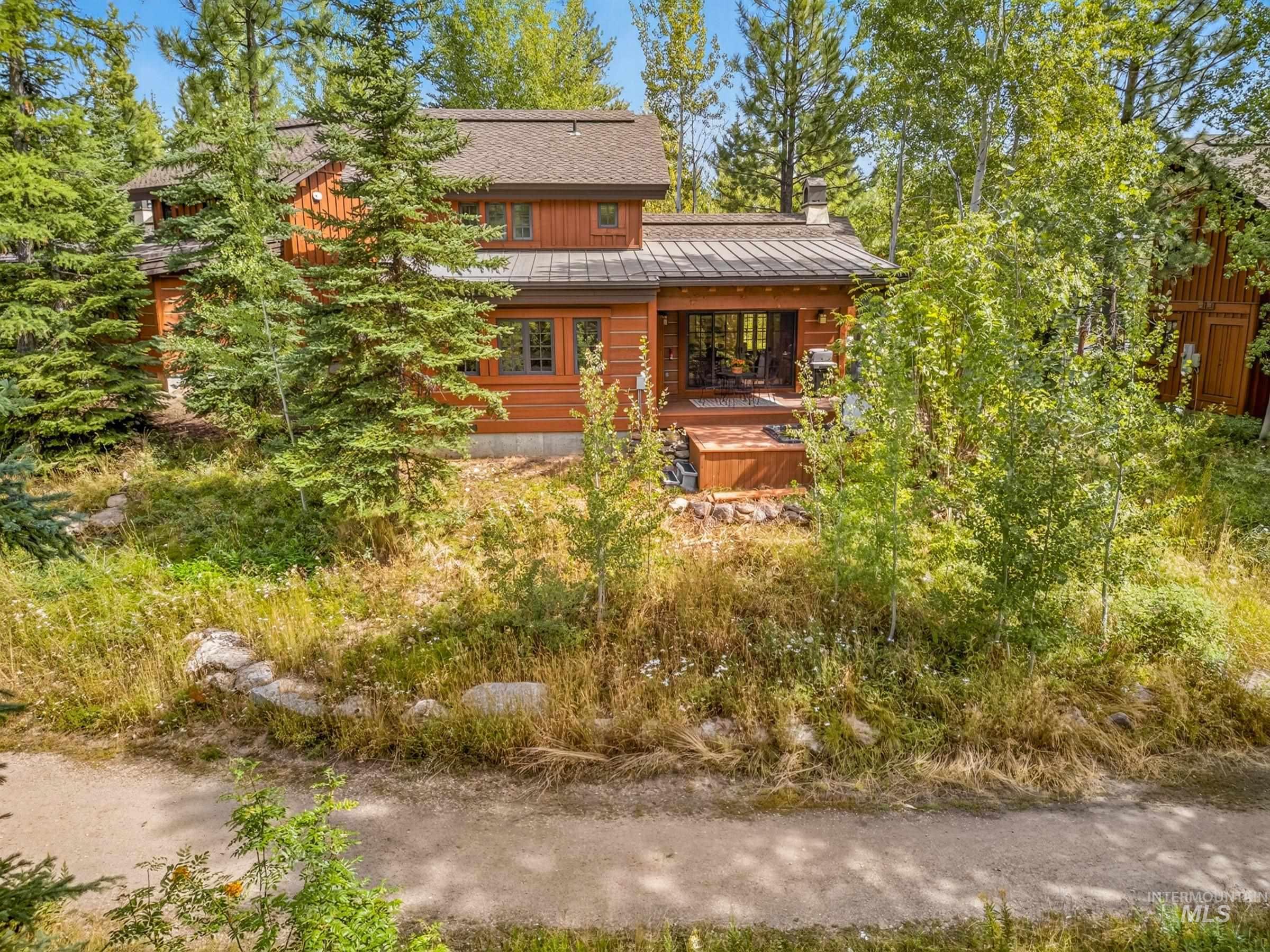 15 Rock Creek Court, Donnelly, Idaho 83615, 2 Bedrooms, 2.5 Bathrooms, Residential For Sale, Price $1,385,000,MLS 98999633