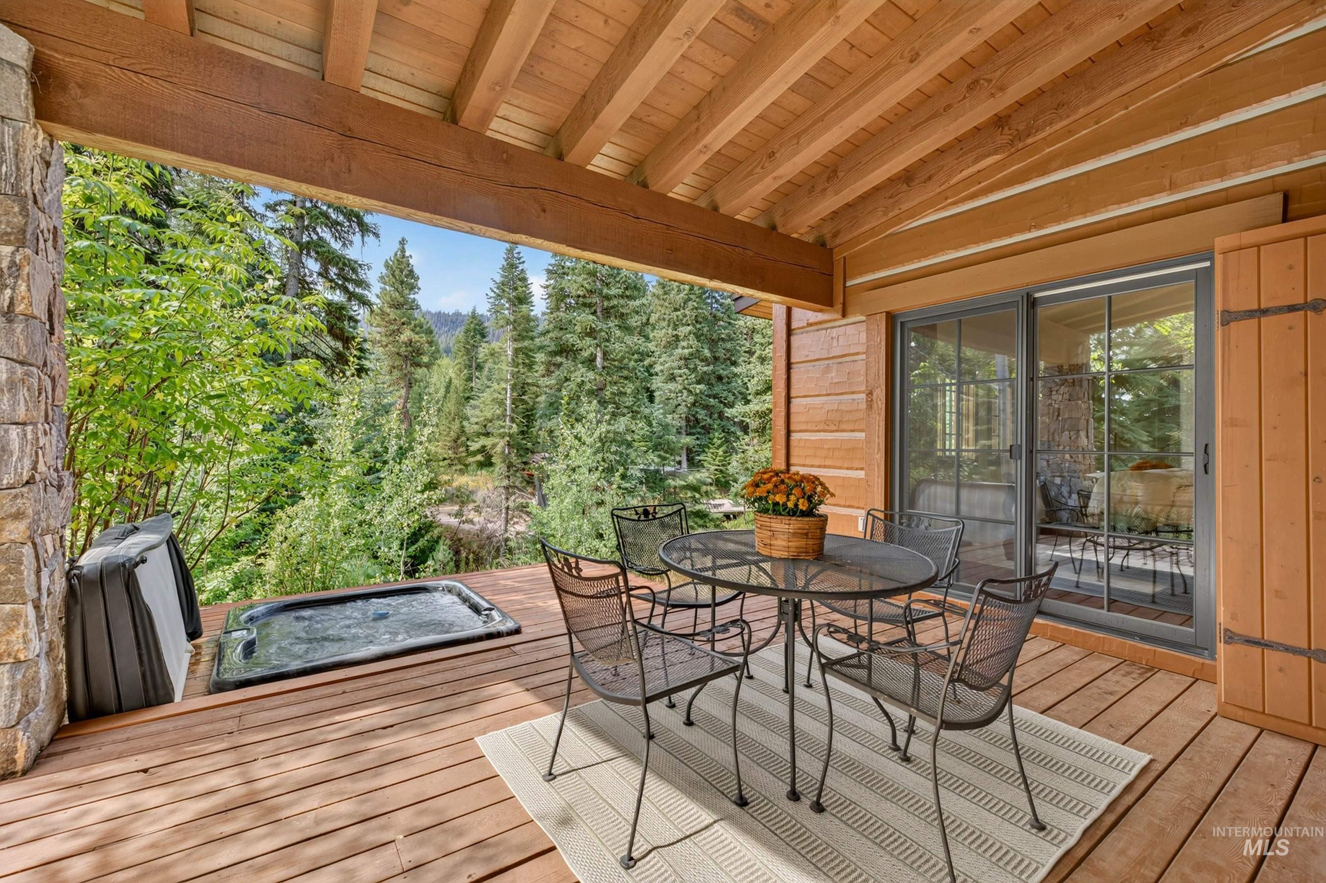 15 Rock Creek Court, Donnelly, Idaho 83615, 2 Bedrooms, 2.5 Bathrooms, Residential For Sale, Price $1,385,000,MLS 98999633