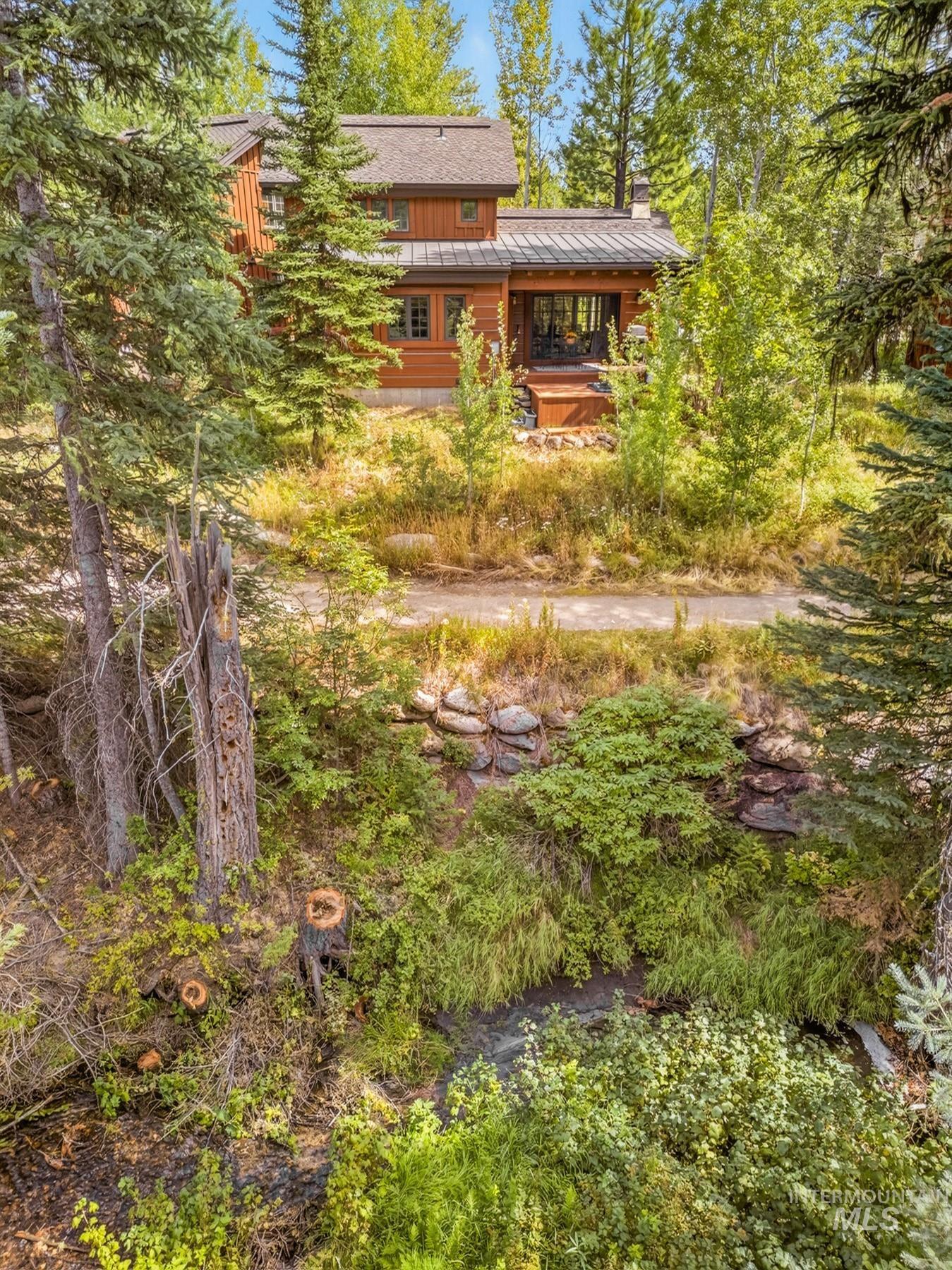 15 Rock Creek Court, Donnelly, Idaho 83615, 2 Bedrooms, 2.5 Bathrooms, Residential For Sale, Price $1,385,000,MLS 98999633