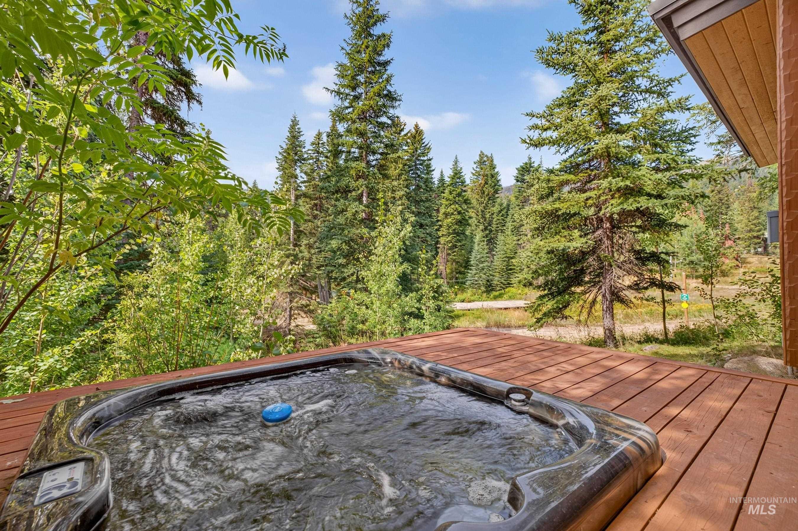 15 Rock Creek Court, Donnelly, Idaho 83615, 2 Bedrooms, 2.5 Bathrooms, Residential For Sale, Price $1,385,000,MLS 98999633